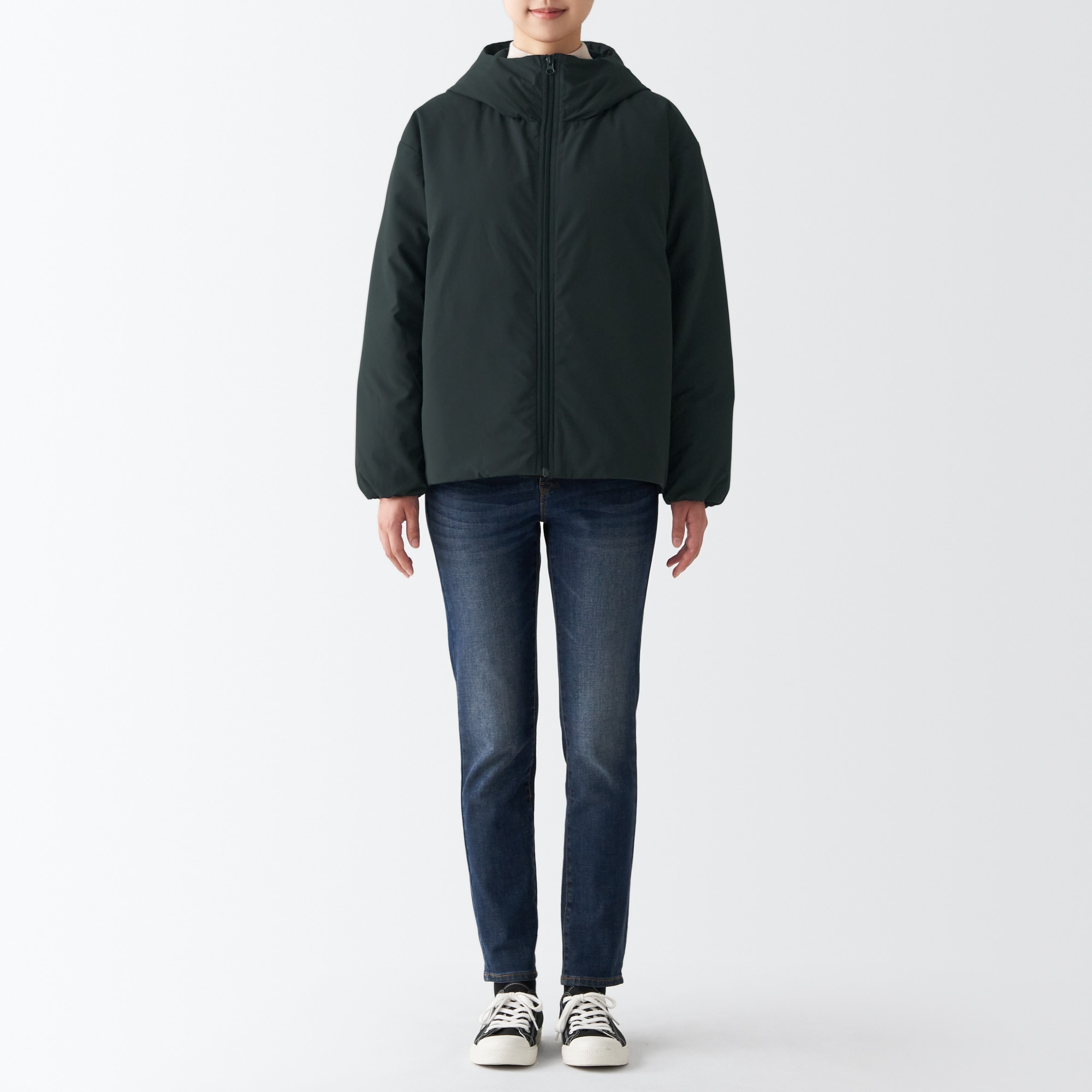 再生ポリエステル水を弾くダウンジャケット