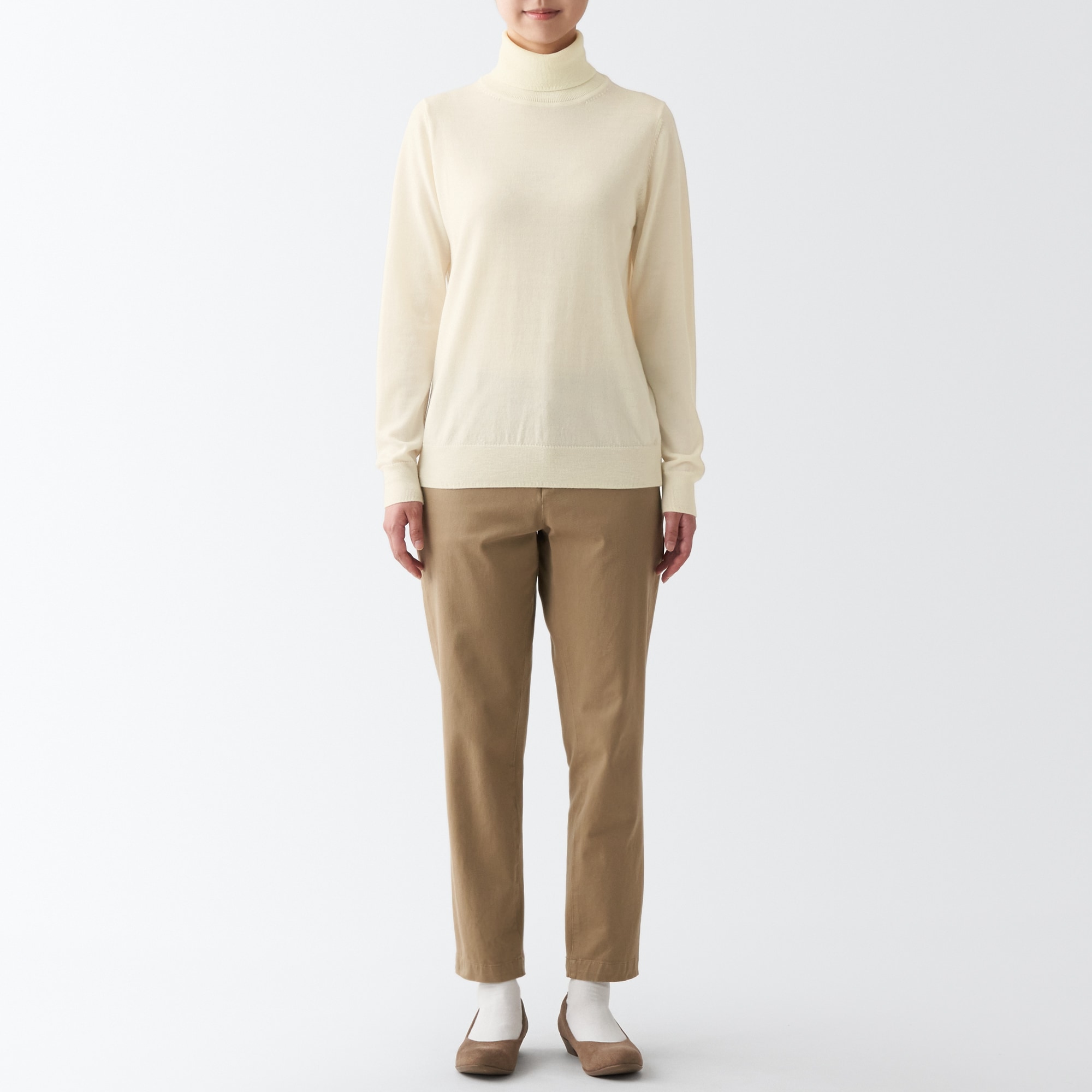 首のチクチクを抑えたタートルネック洗えるセーター