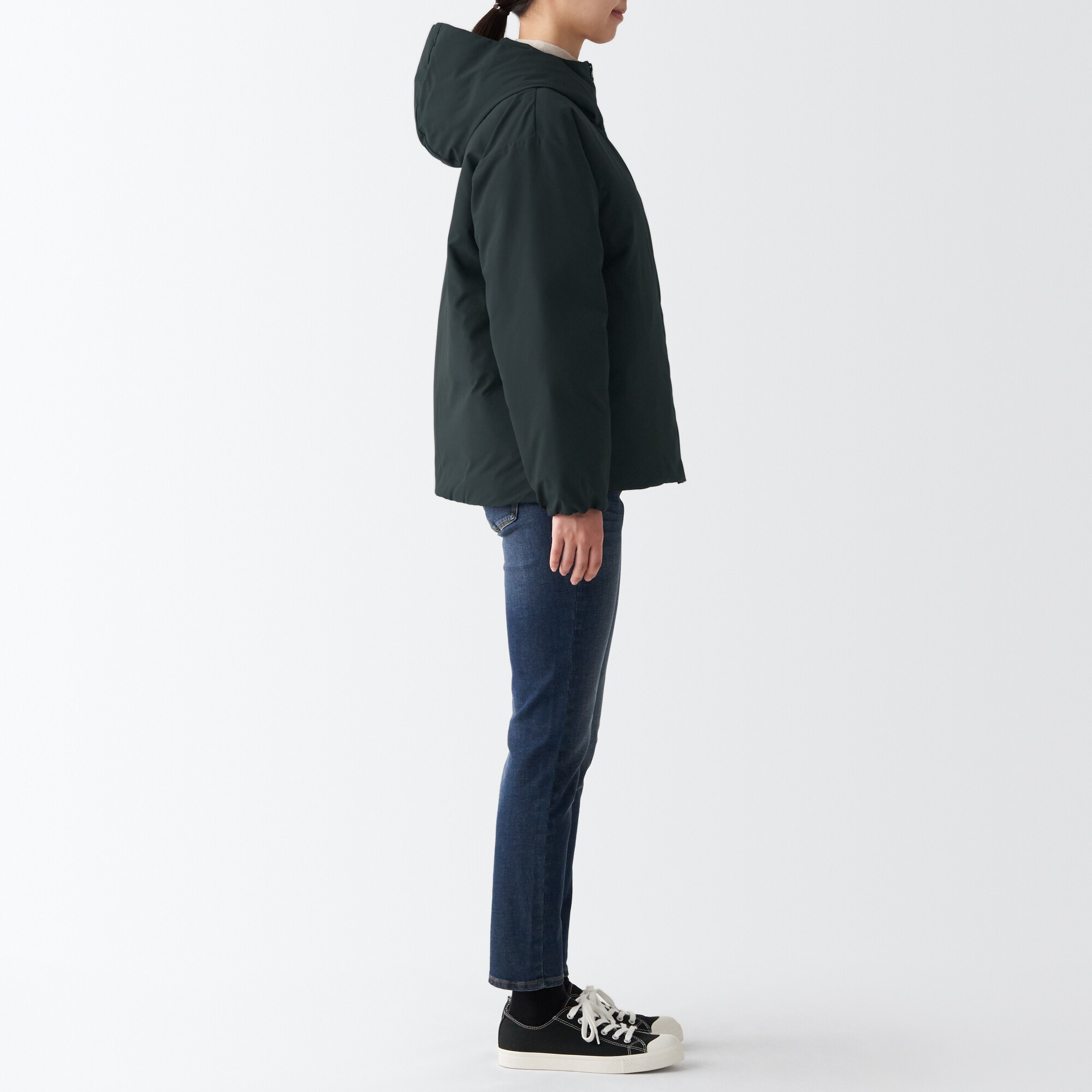 再生ポリエステル水を弾くダウンジャケット