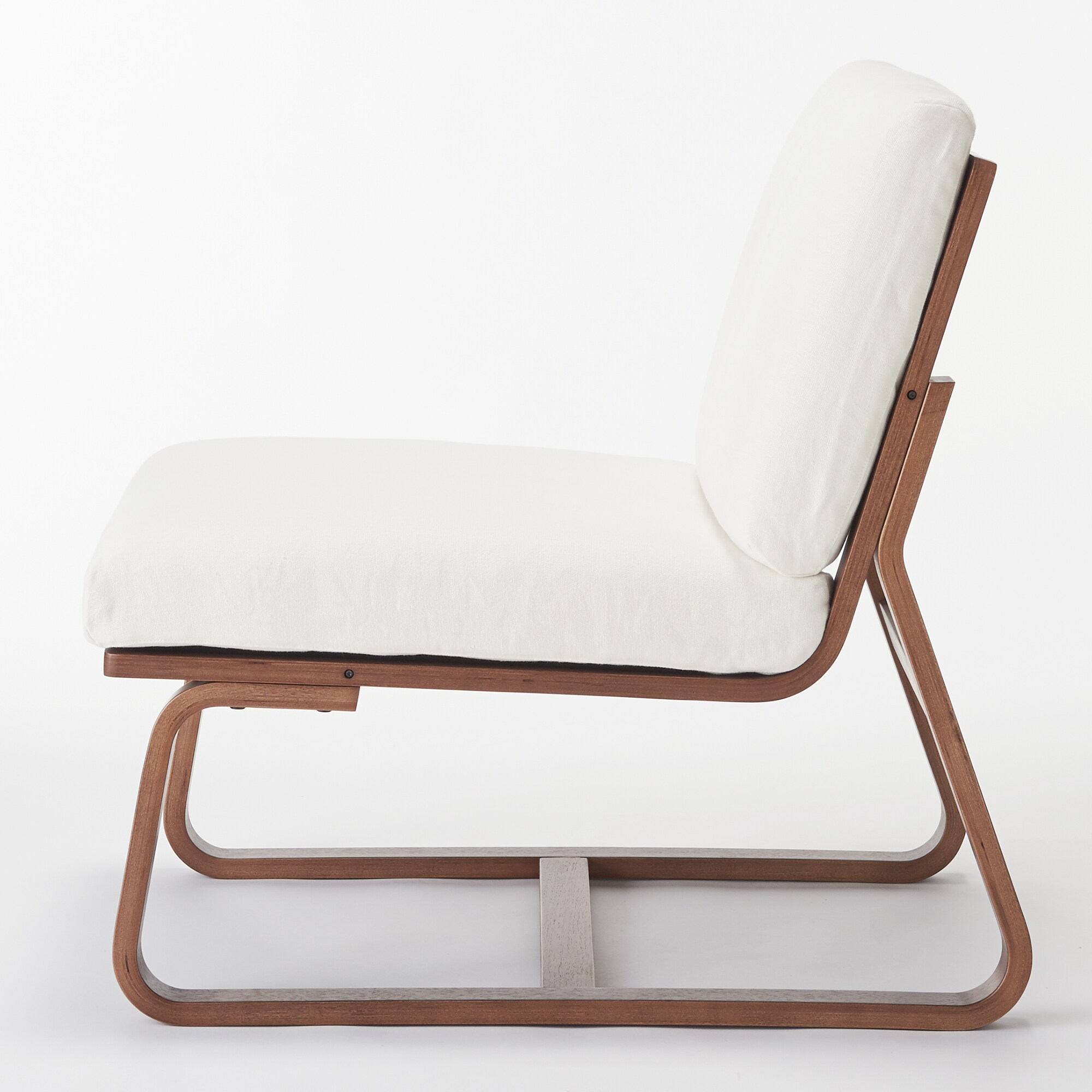 【旧仕様】リビングでもダイニングでもつかえるソファチェア（モールドクッション仕様）・ＷＮ材