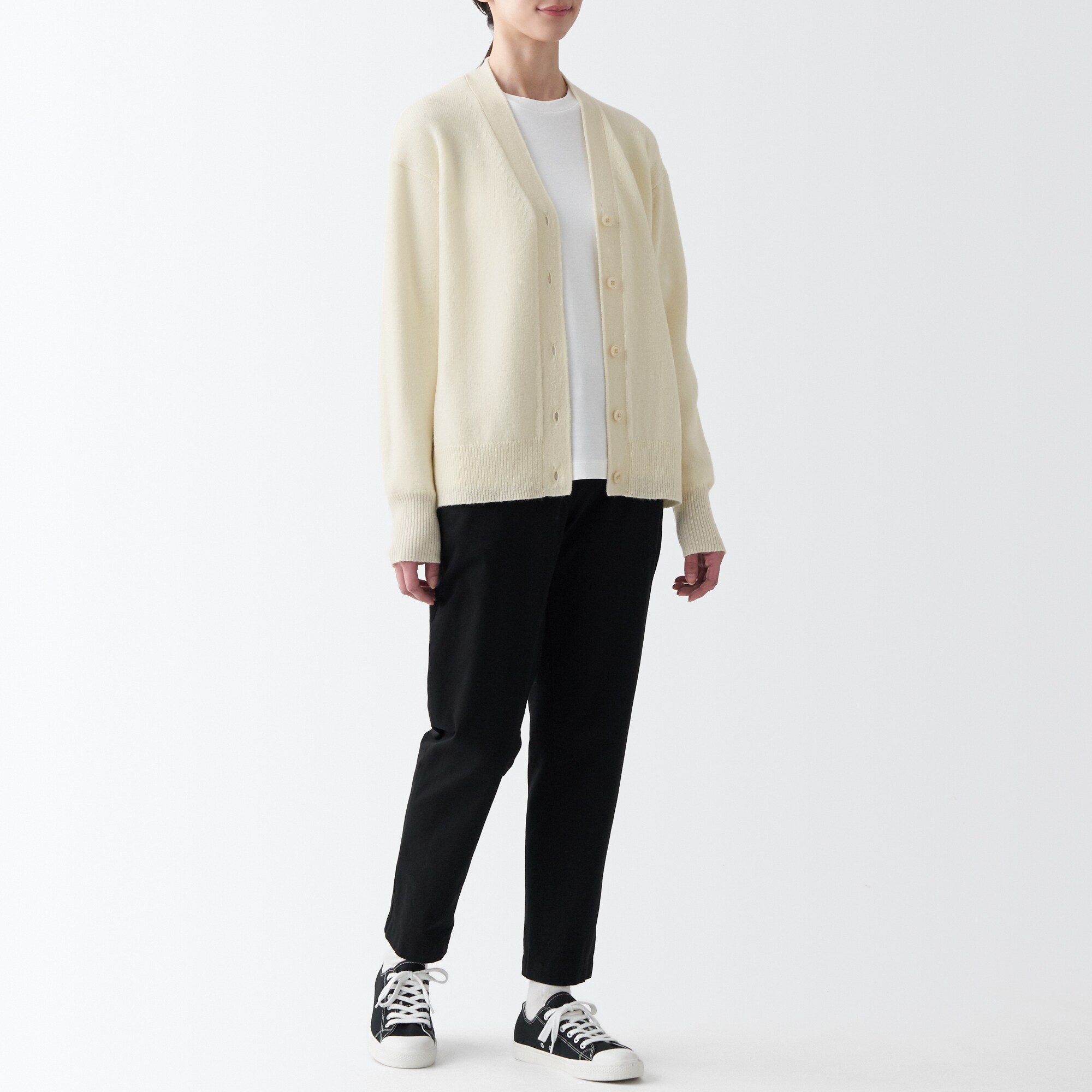 ウールミドルゲージＶネックカーディガン