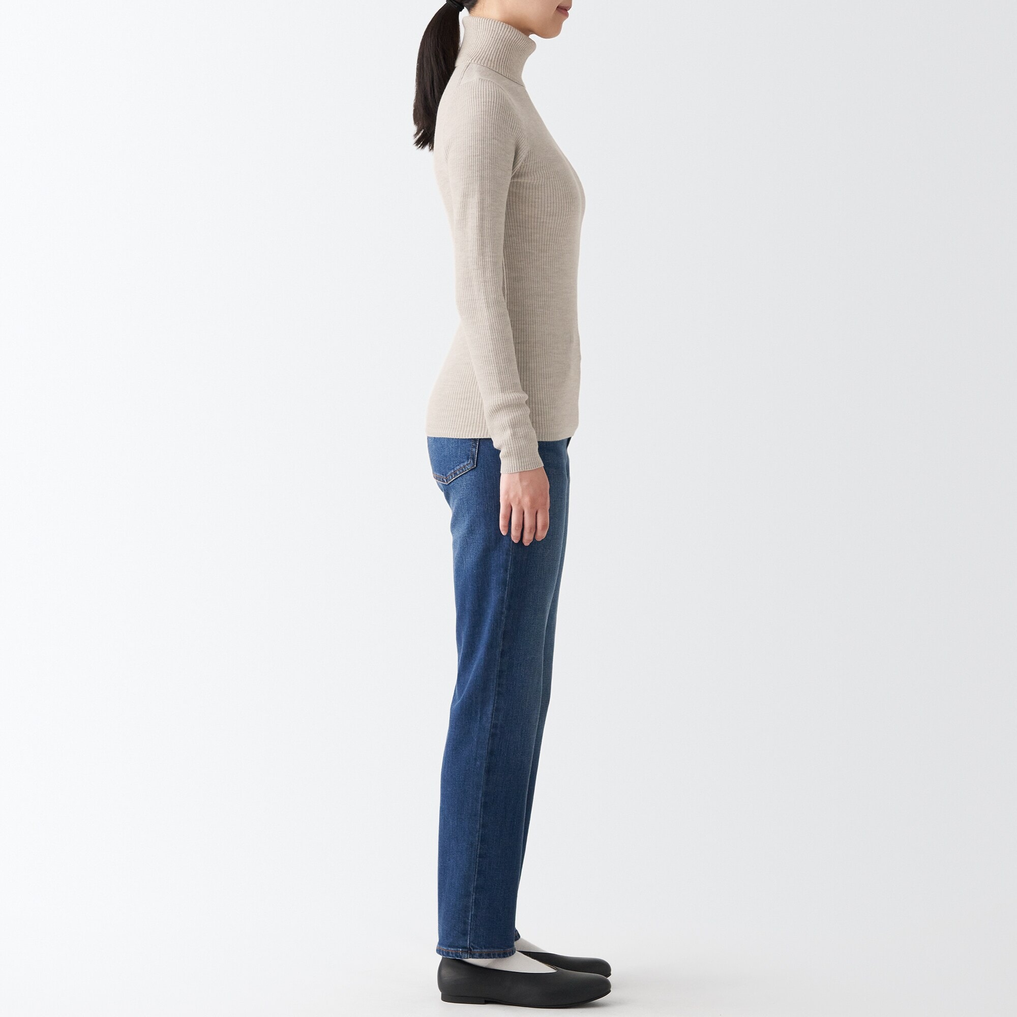 首のチクチクを抑えたリブタートルネック洗えるセーター