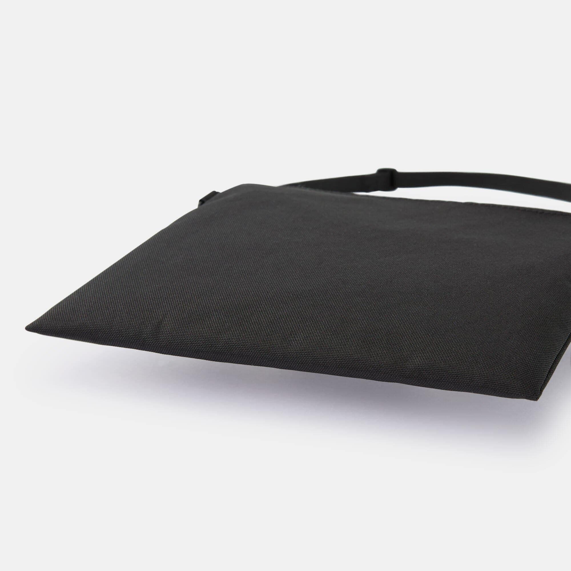 ポーチとしても使える　撥水サコッシュ