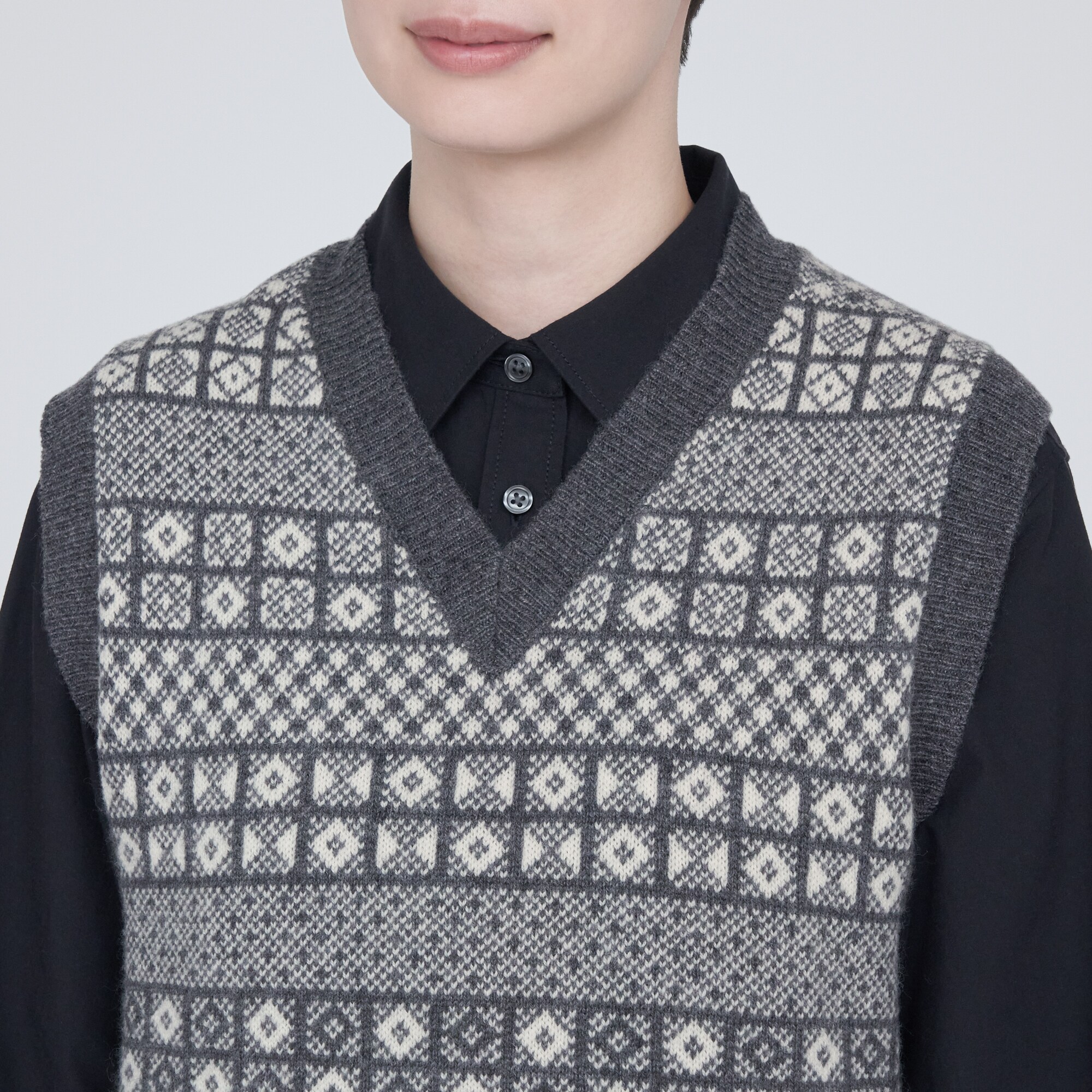 メリノウールジャカード編みＶネックベスト