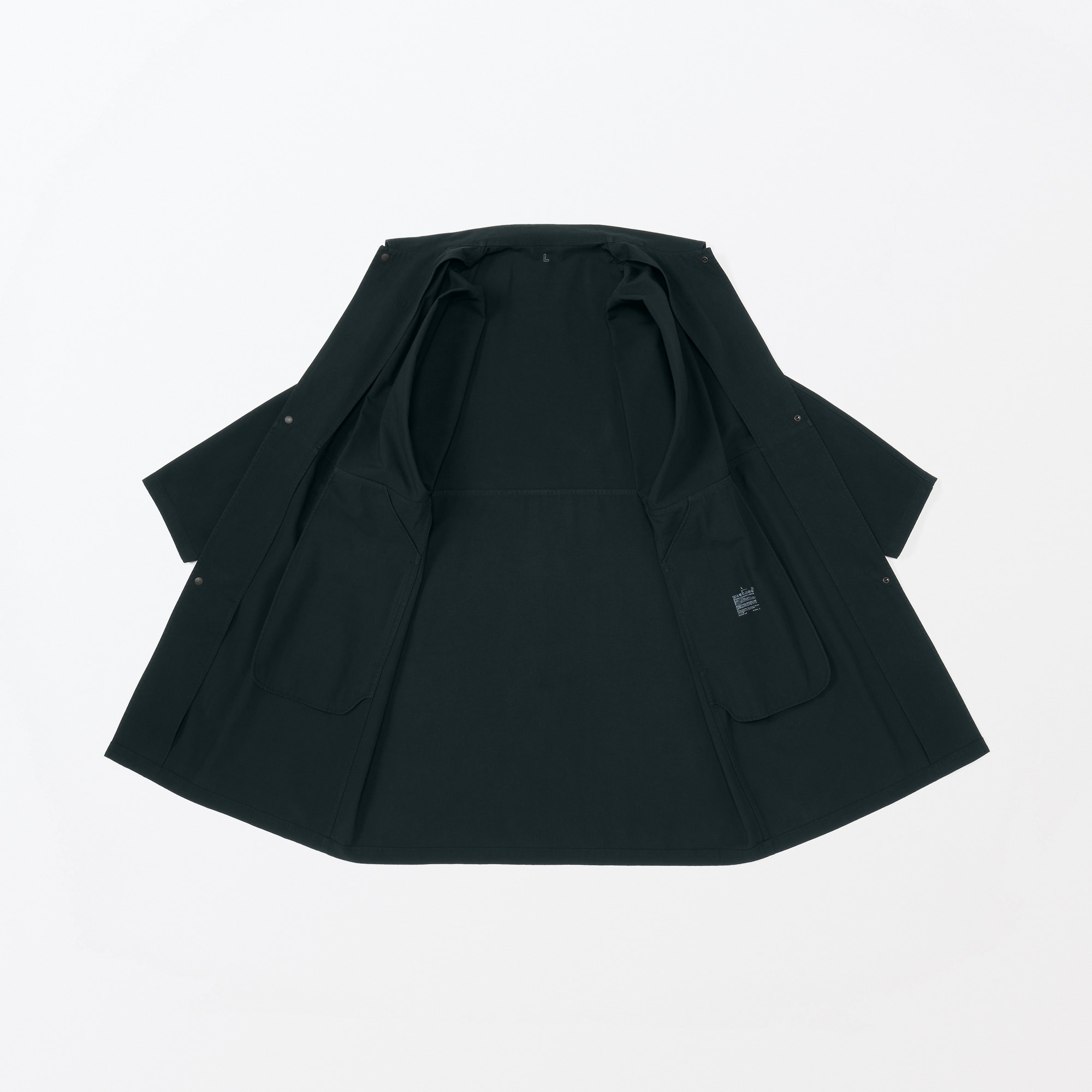 燃えにくい素材を使ったステンカラーコート