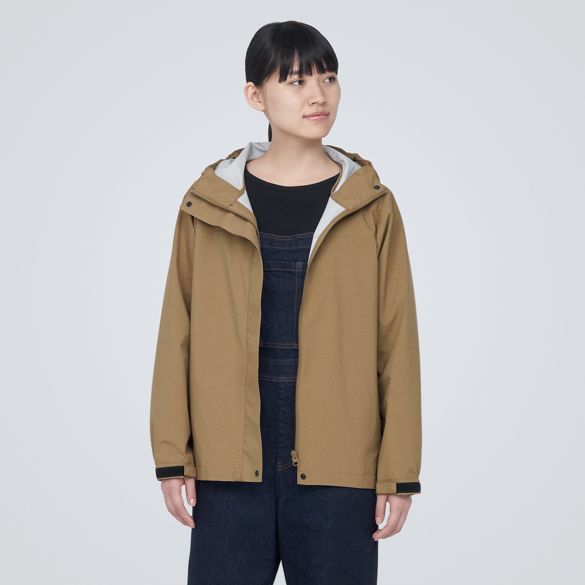 蒸れにくい　撥水フード付きジャケット