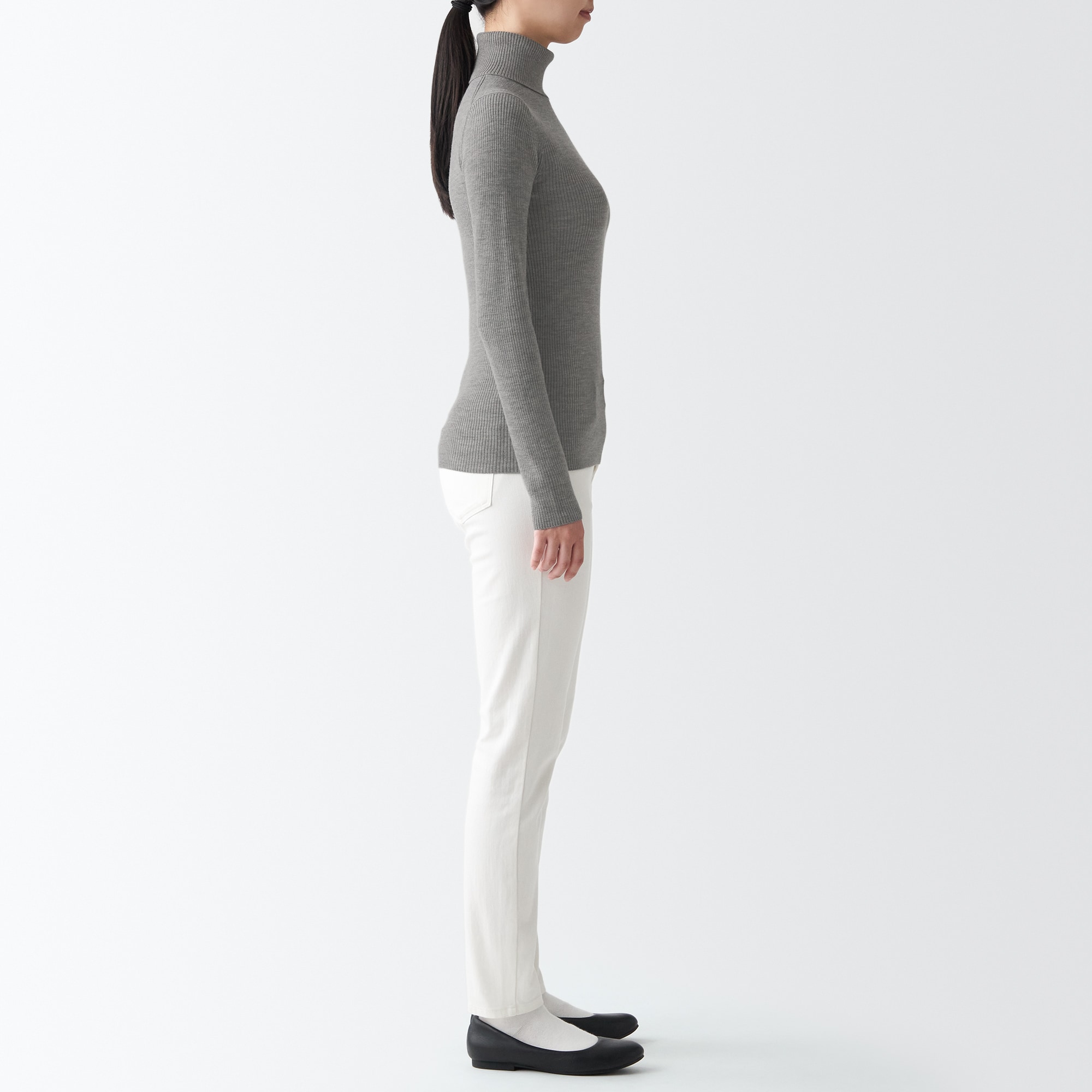 首のチクチクを抑えたリブ　タートルネック洗えるセーター（数量限定）