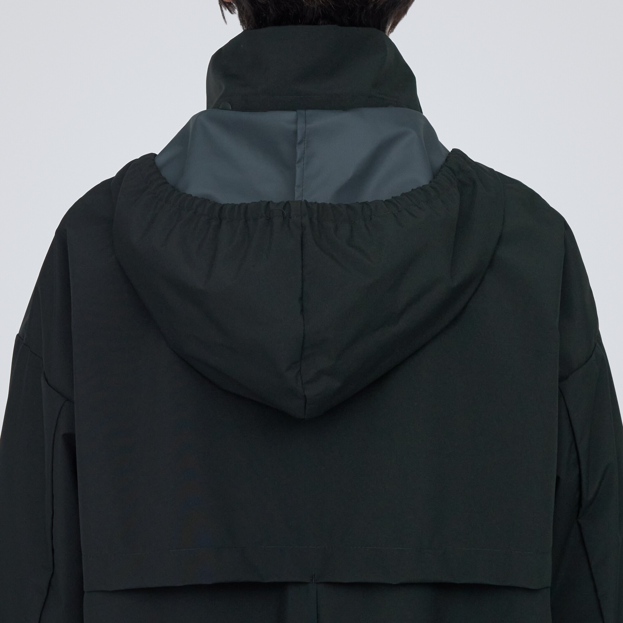 蒸れにくい　撥水フード付きロングコート