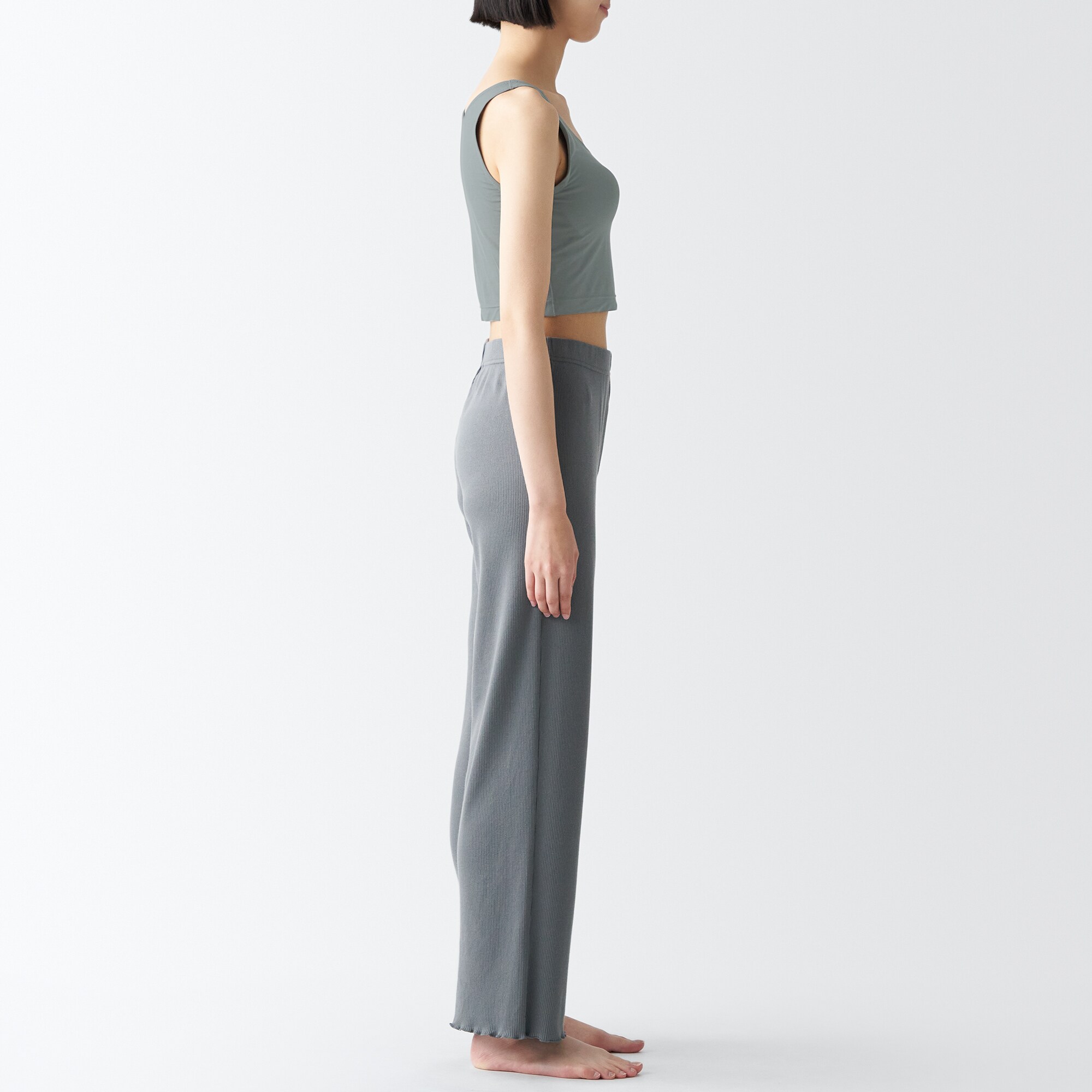 なめらかブラハーフ丈タンクトップ