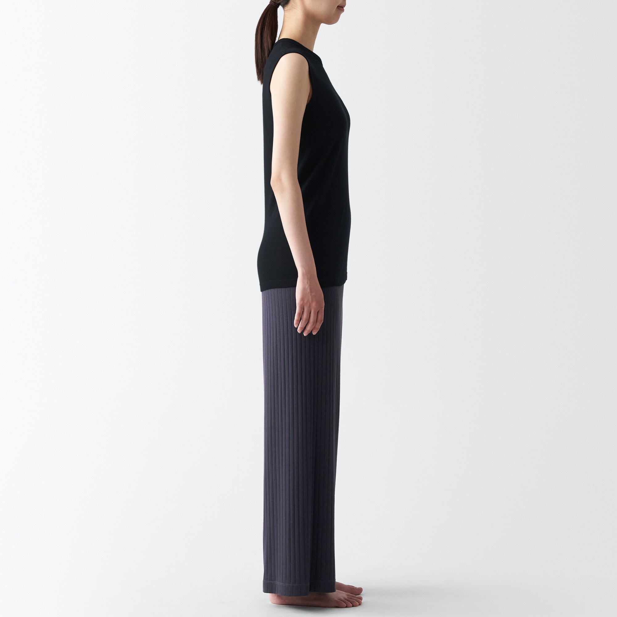 ウールスリーブレスＴシャツ