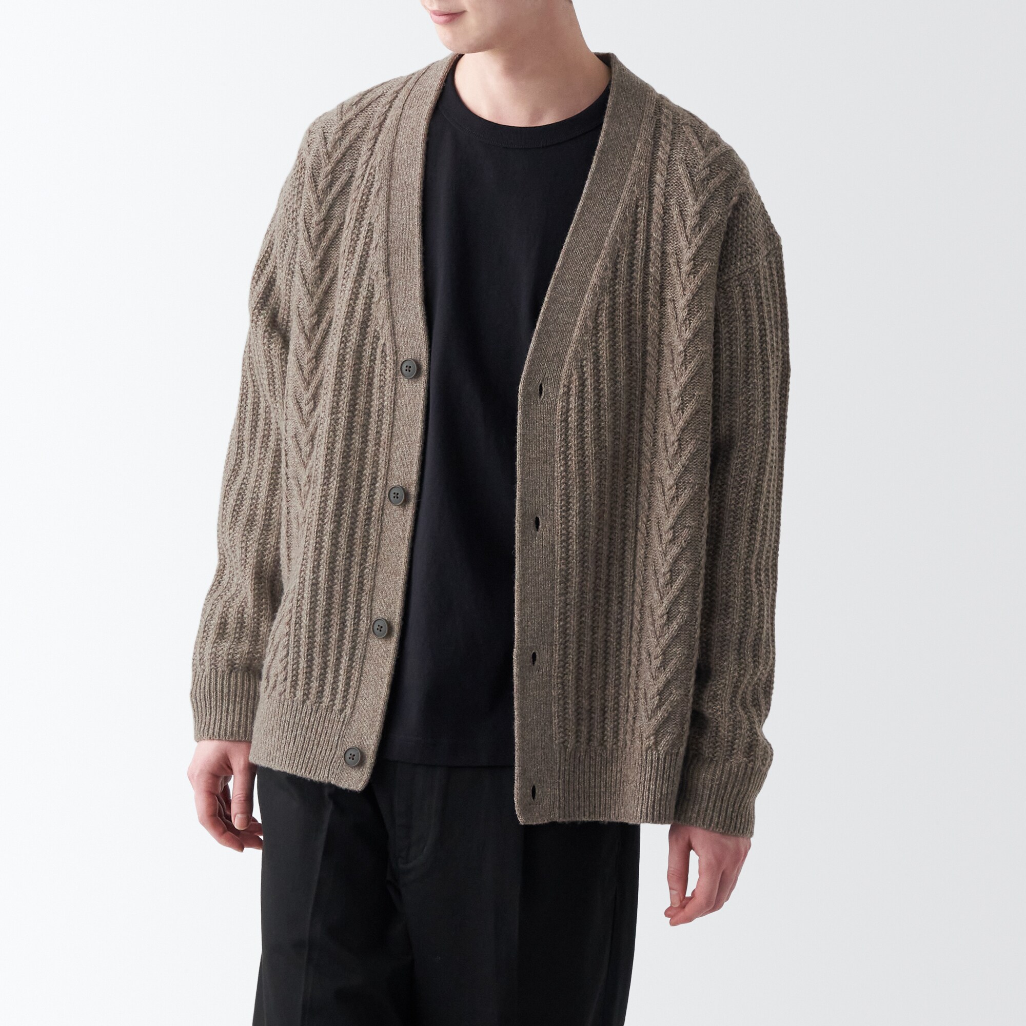 メリノウールケーブル柄Ｖネックカーディガン