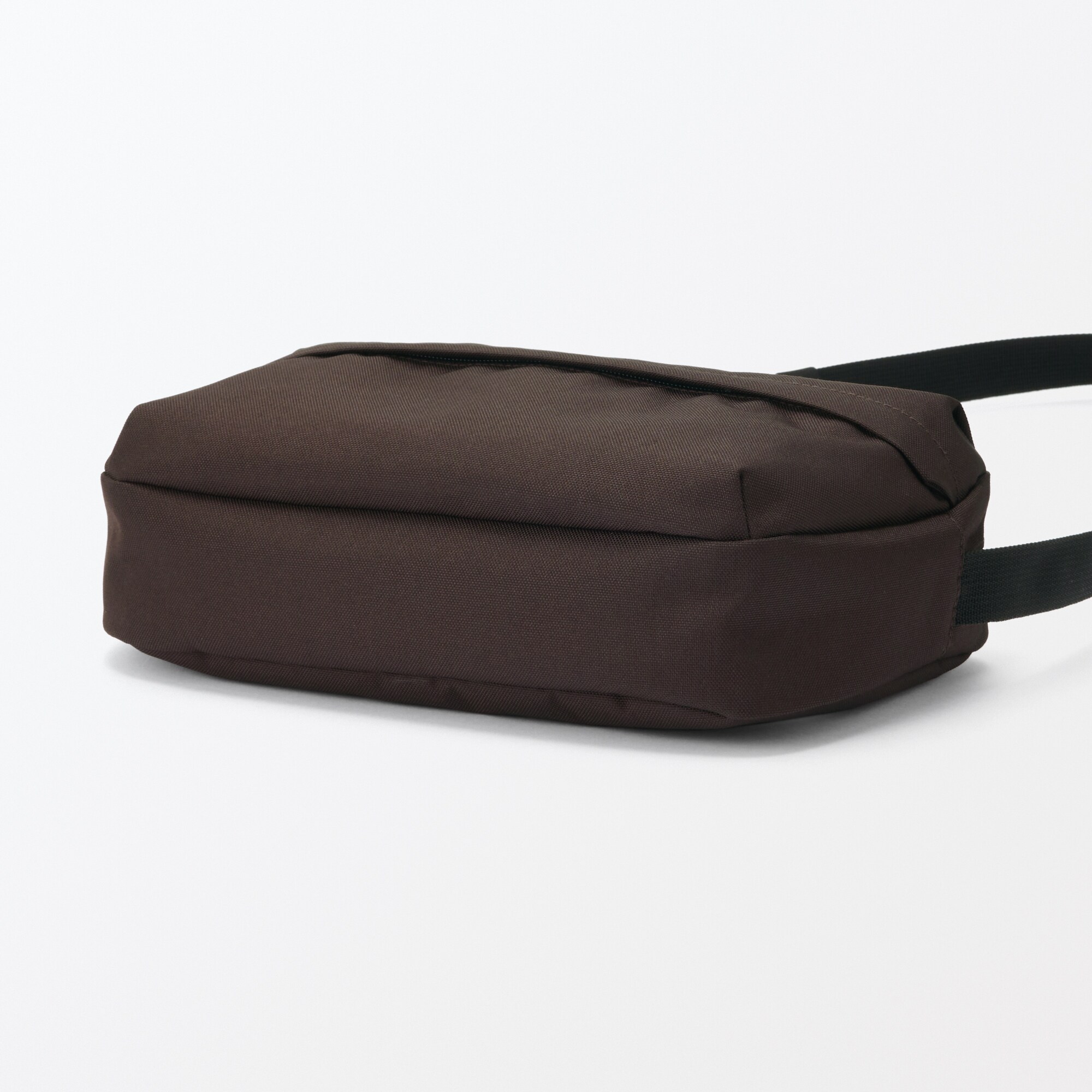 ウエストポーチにもなる　撥水ショルダーバッグ