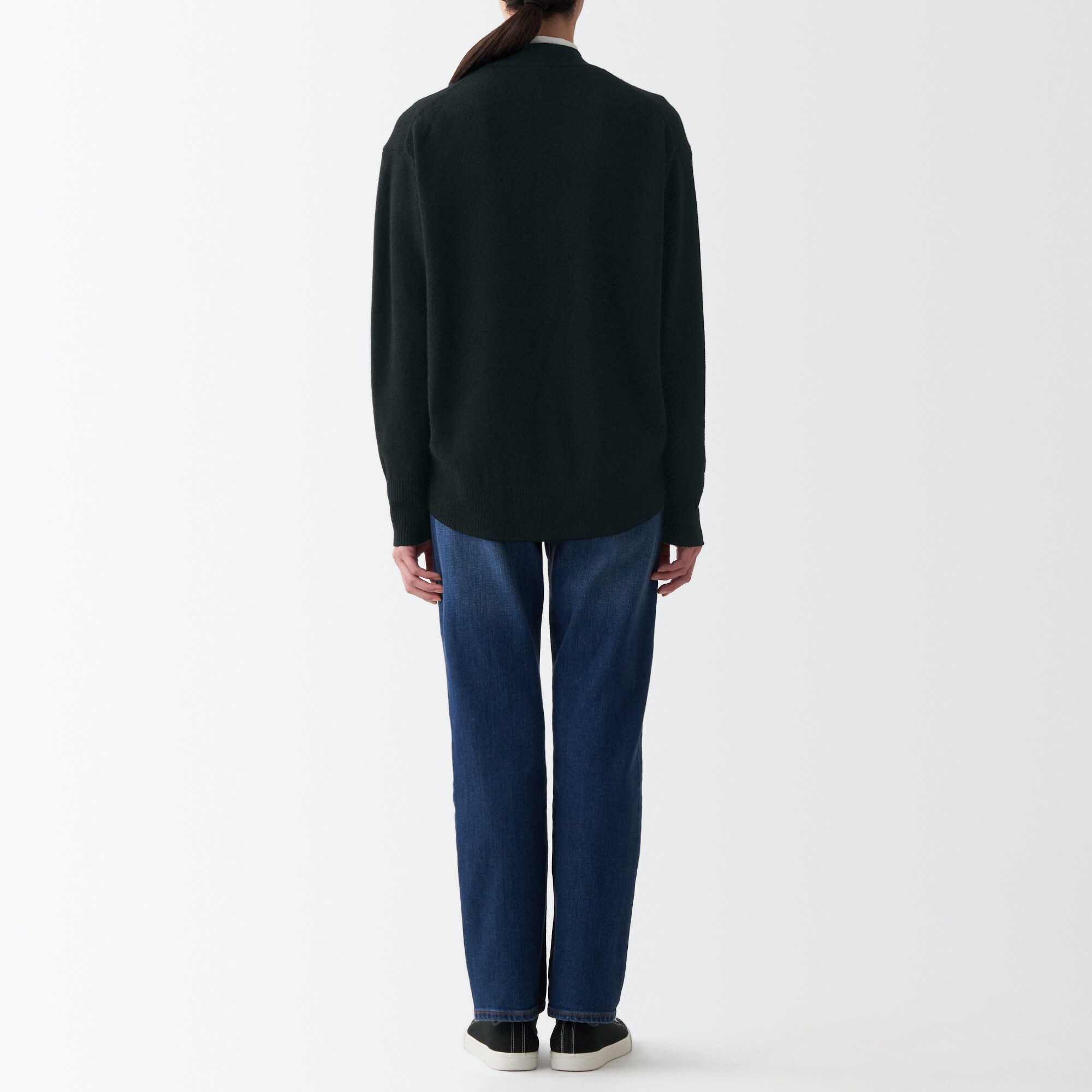 ウールミドルゲージＶネックカーディガン