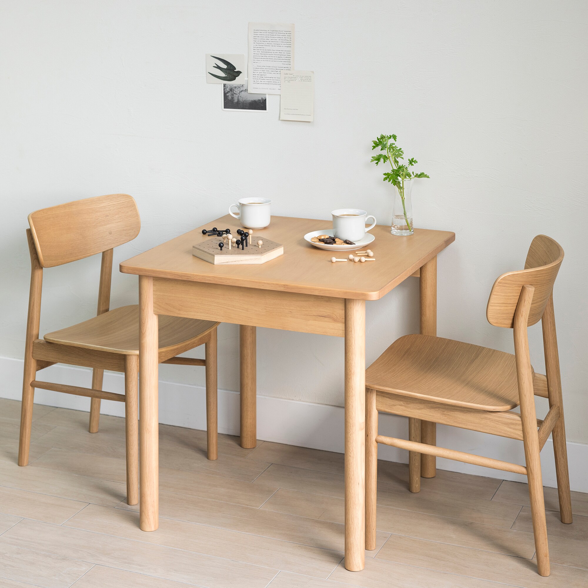 木製テーブル　７０×７０ｃｍ