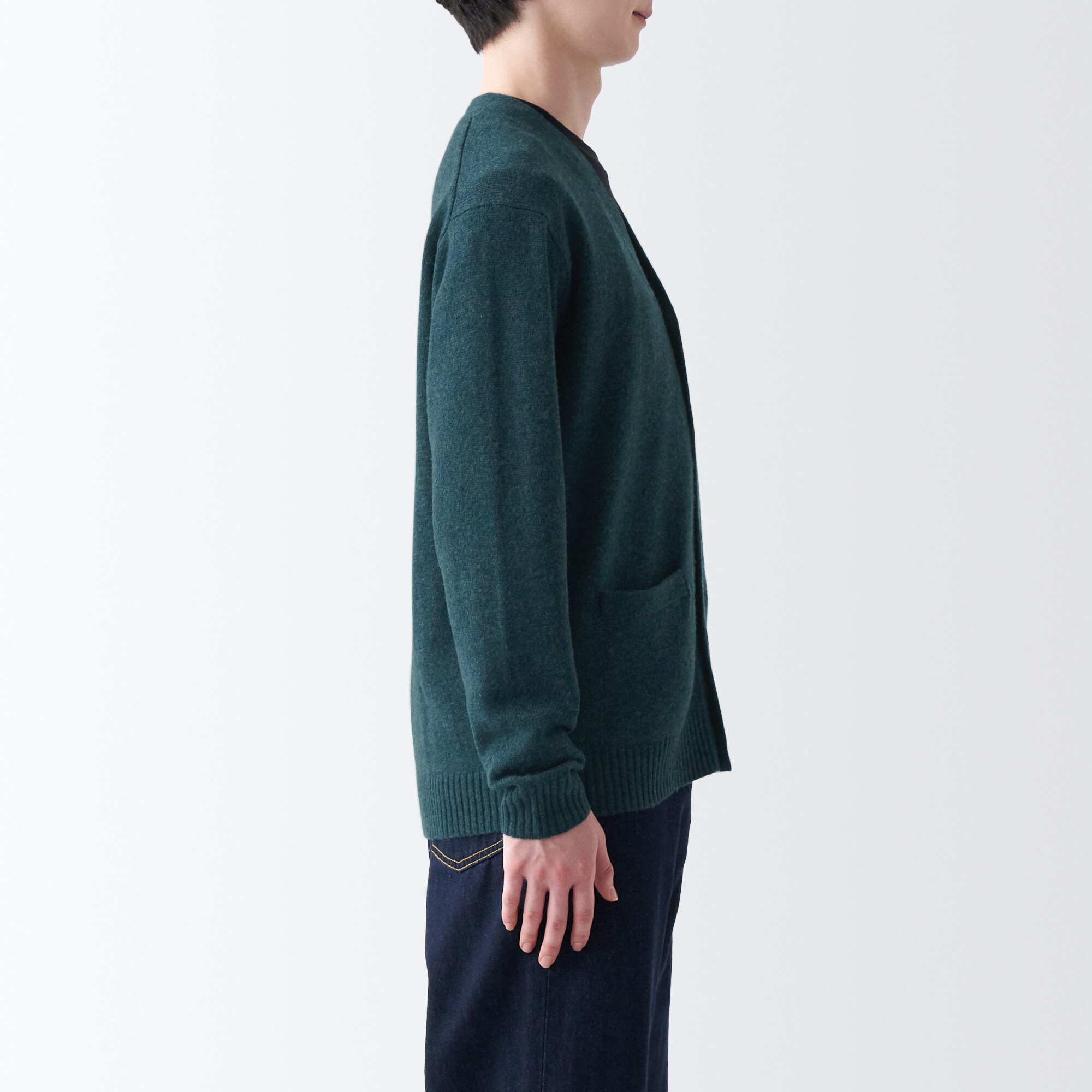 洗えるウールミドルゲージＶネックカーディガン