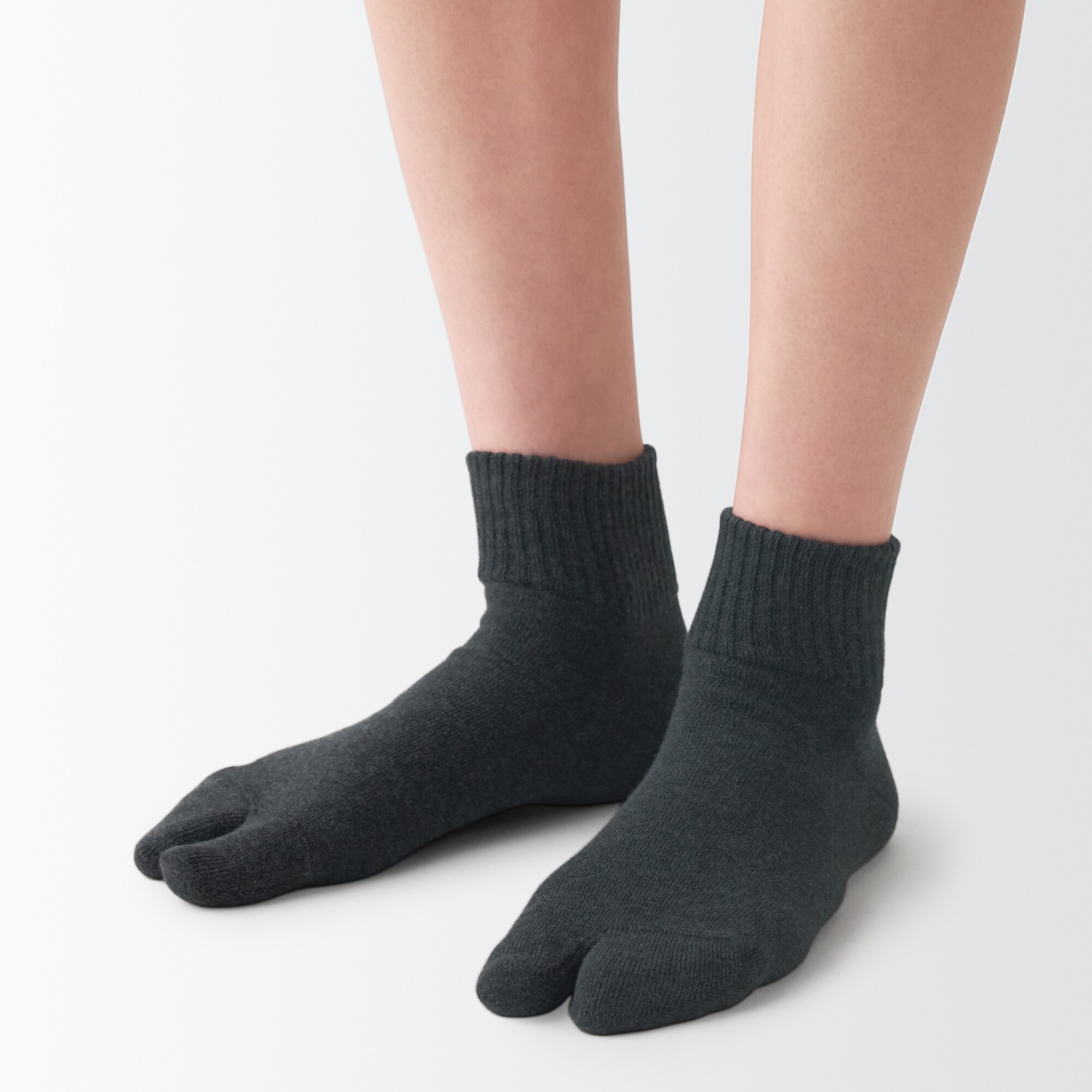 婦人　足なり直角　履き口やわらか　たび型ショート丈靴下（口ゴムなし）