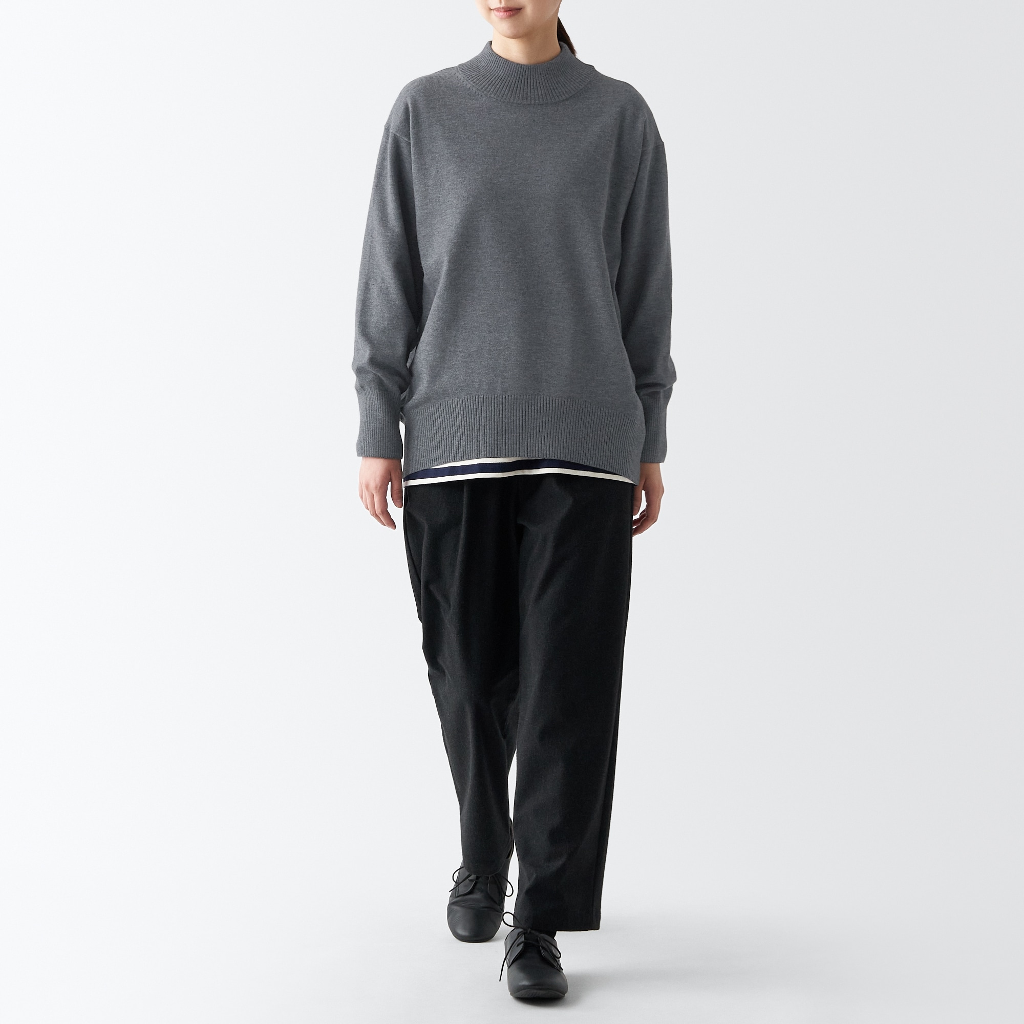 洗えるニットハイネックセーター