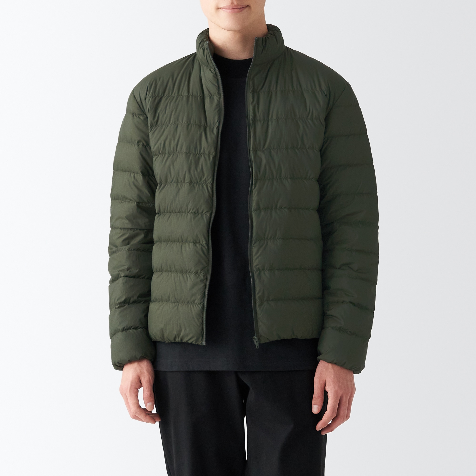 再生ナイロン軽量スタンドカラーダウンジャケット