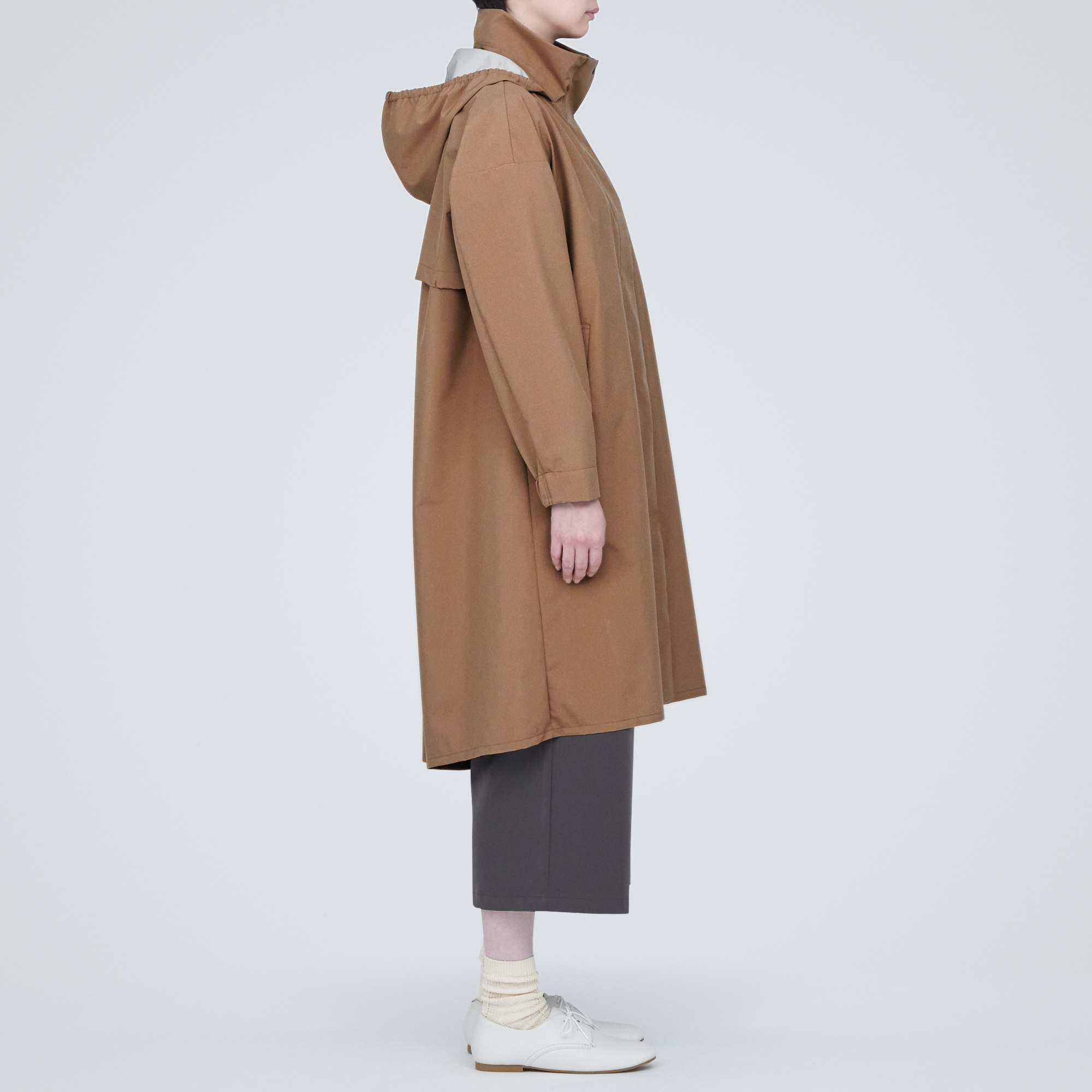 蒸れにくい　撥水フード付きロングコート