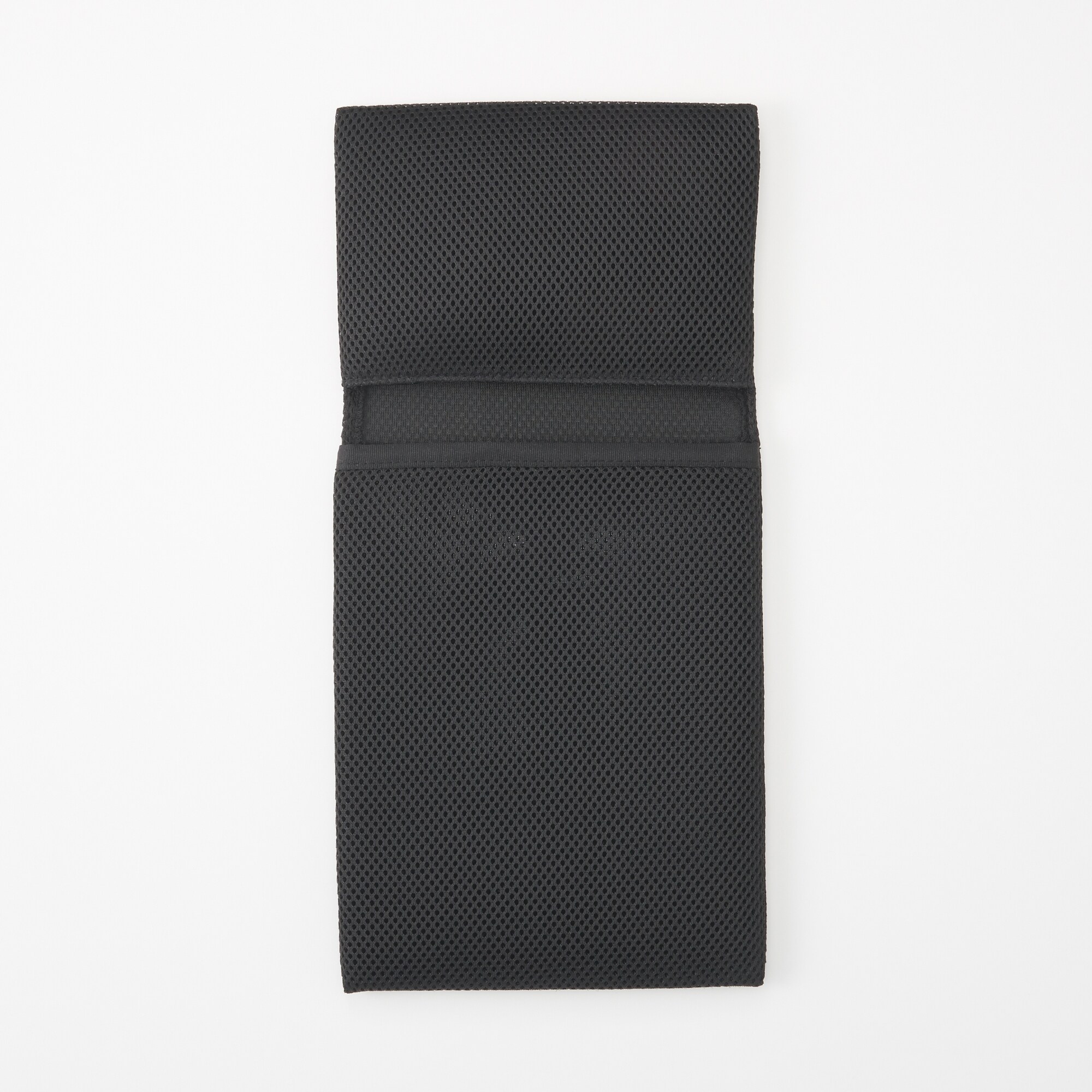 【１１型用】ポリエステルメッシュタブレットカバー　ポケット付　黒