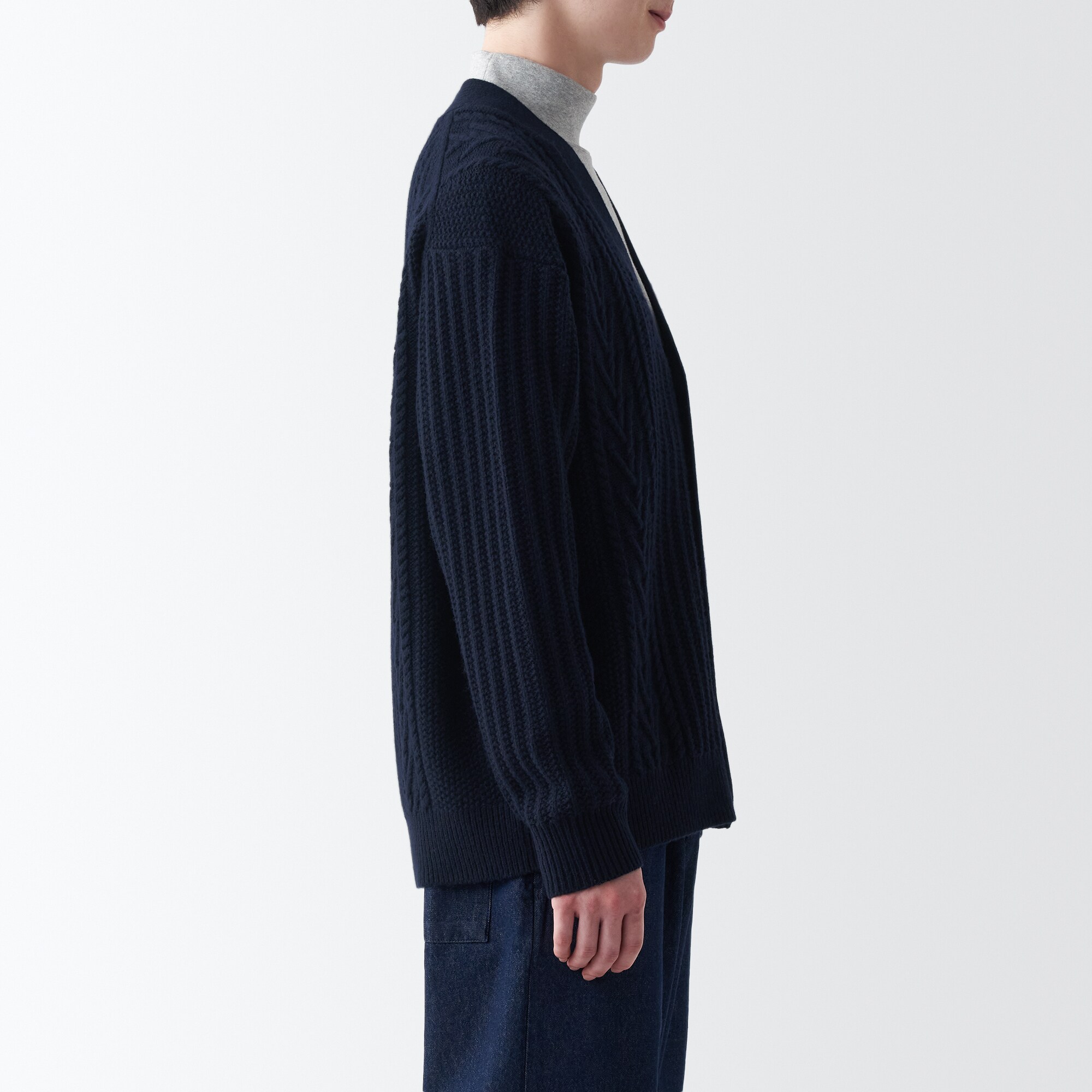 メリノウールケーブル柄Ｖネックカーディガン