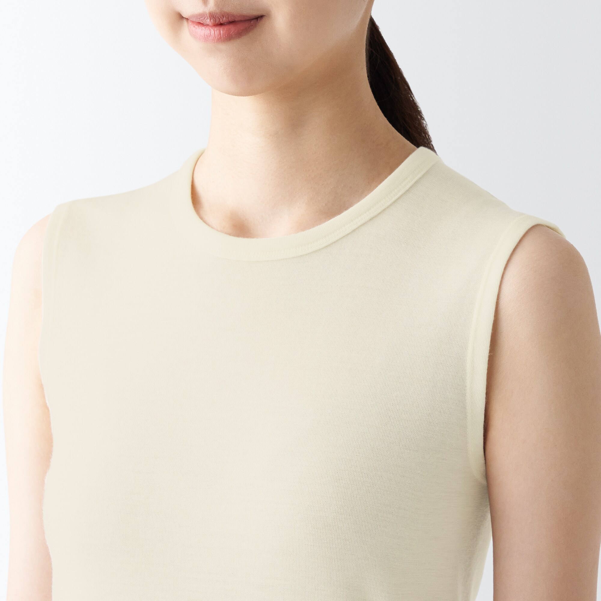 ウールスリーブレスＴシャツ