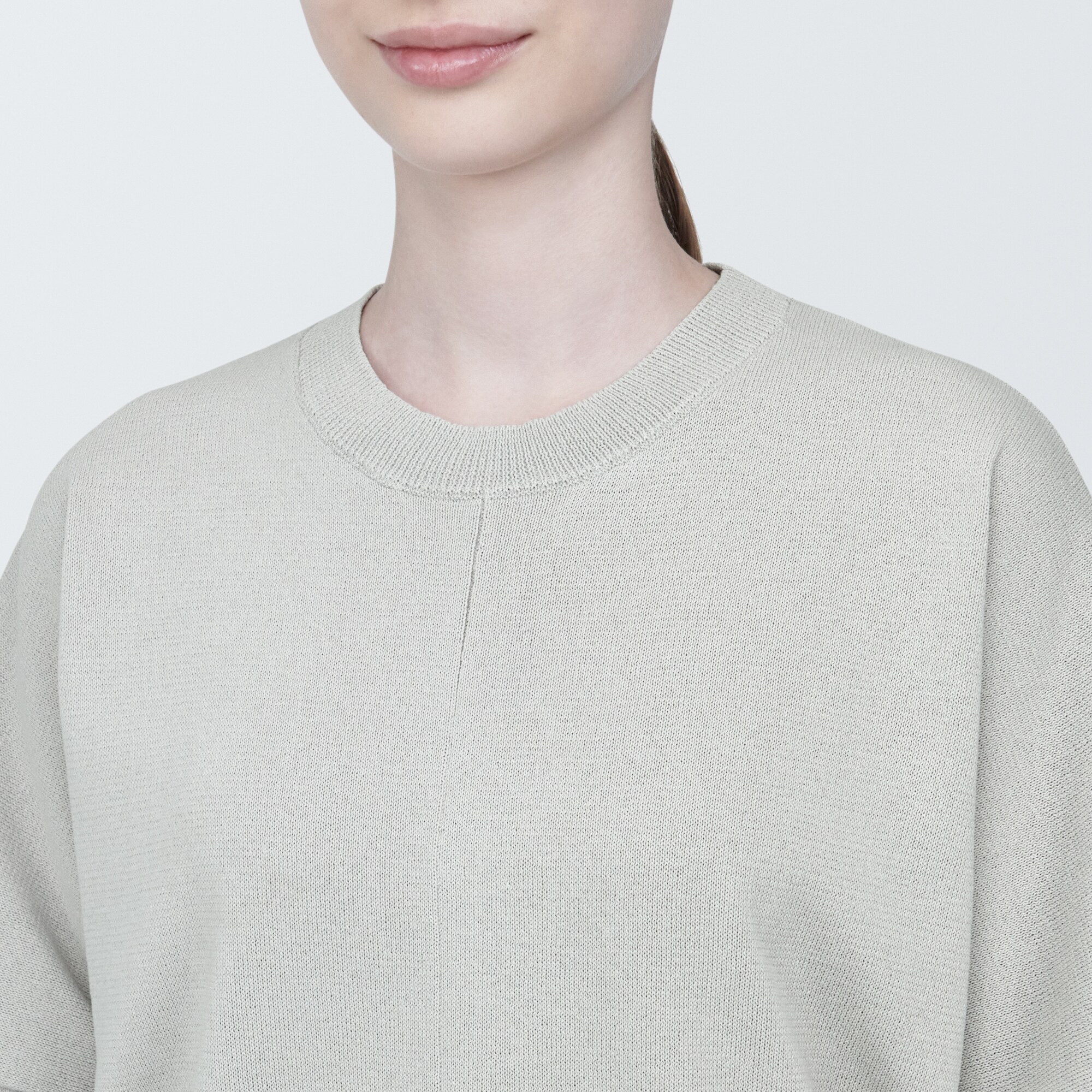 乾きやすいニットプルオーバー