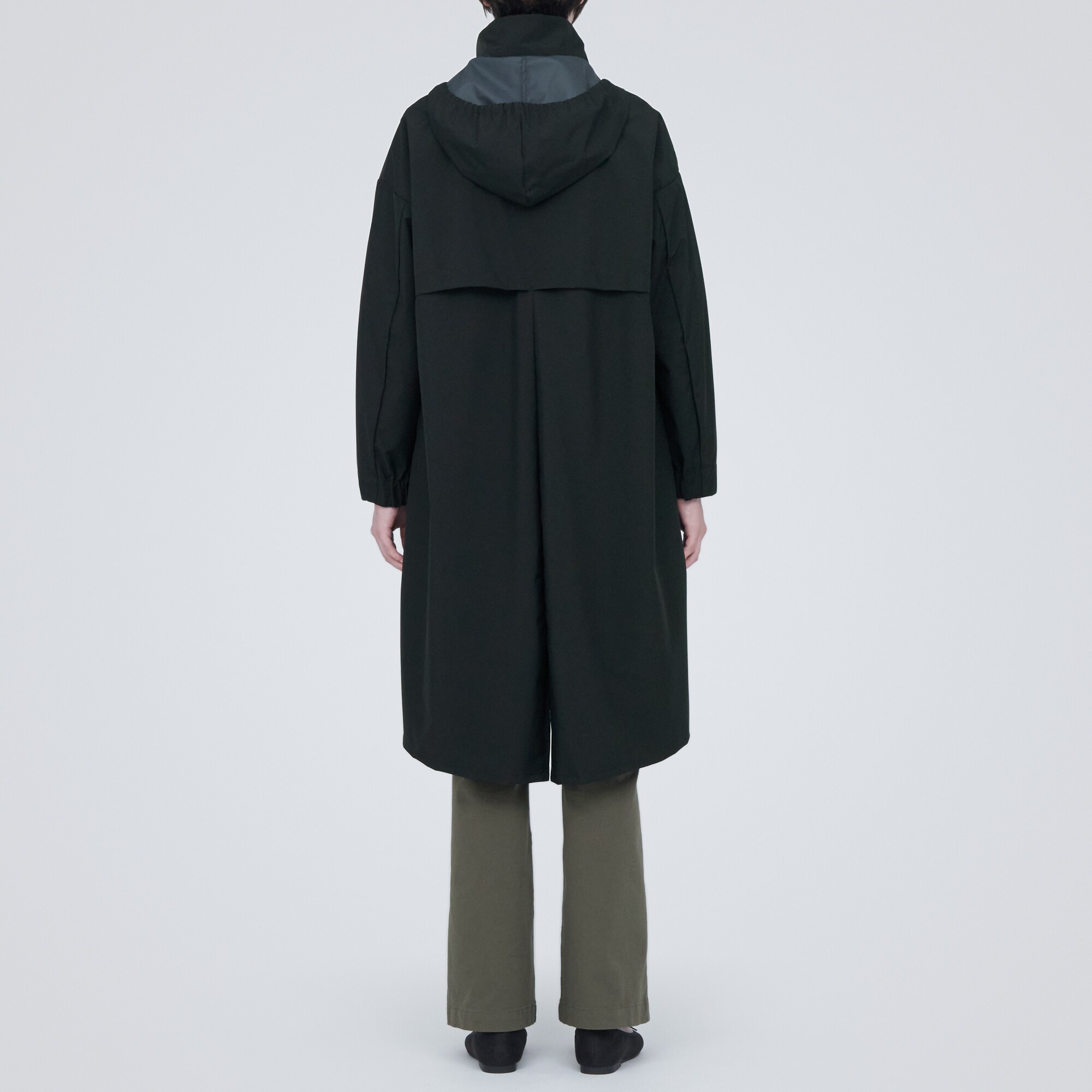 蒸れにくい　撥水フード付きロングコート