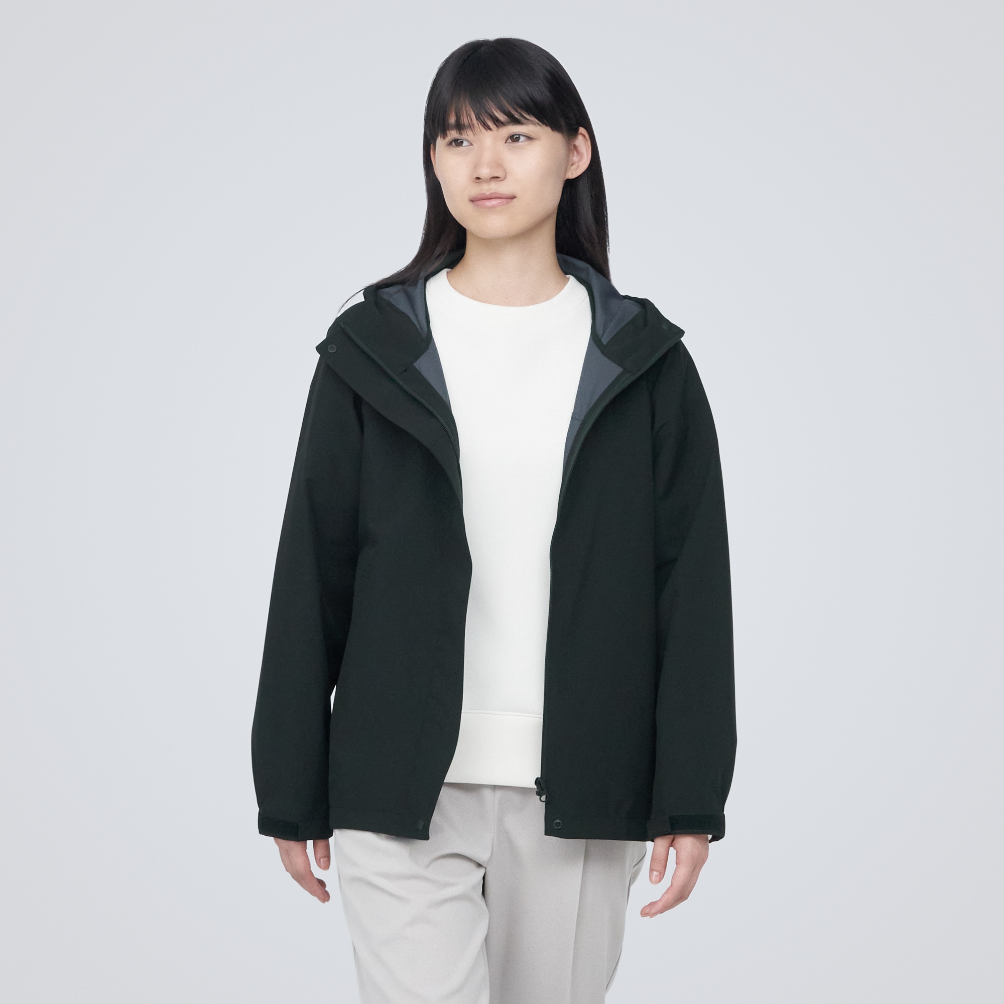 蒸れにくい　撥水フード付きジャケット