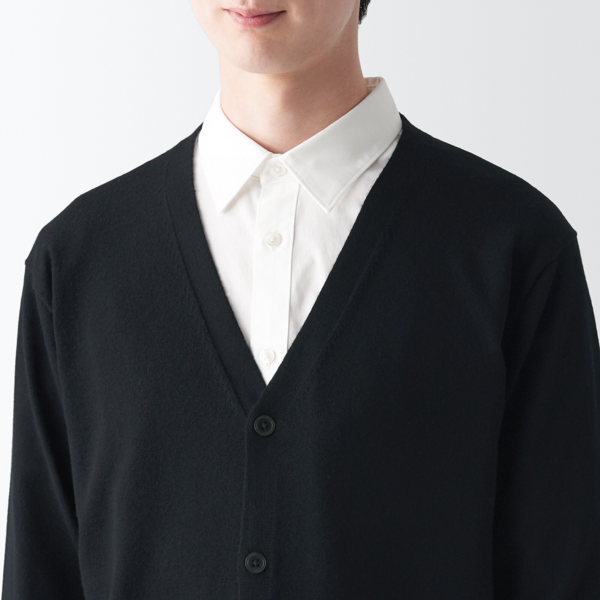 洗えるウールハイゲージＶネックカーディガン