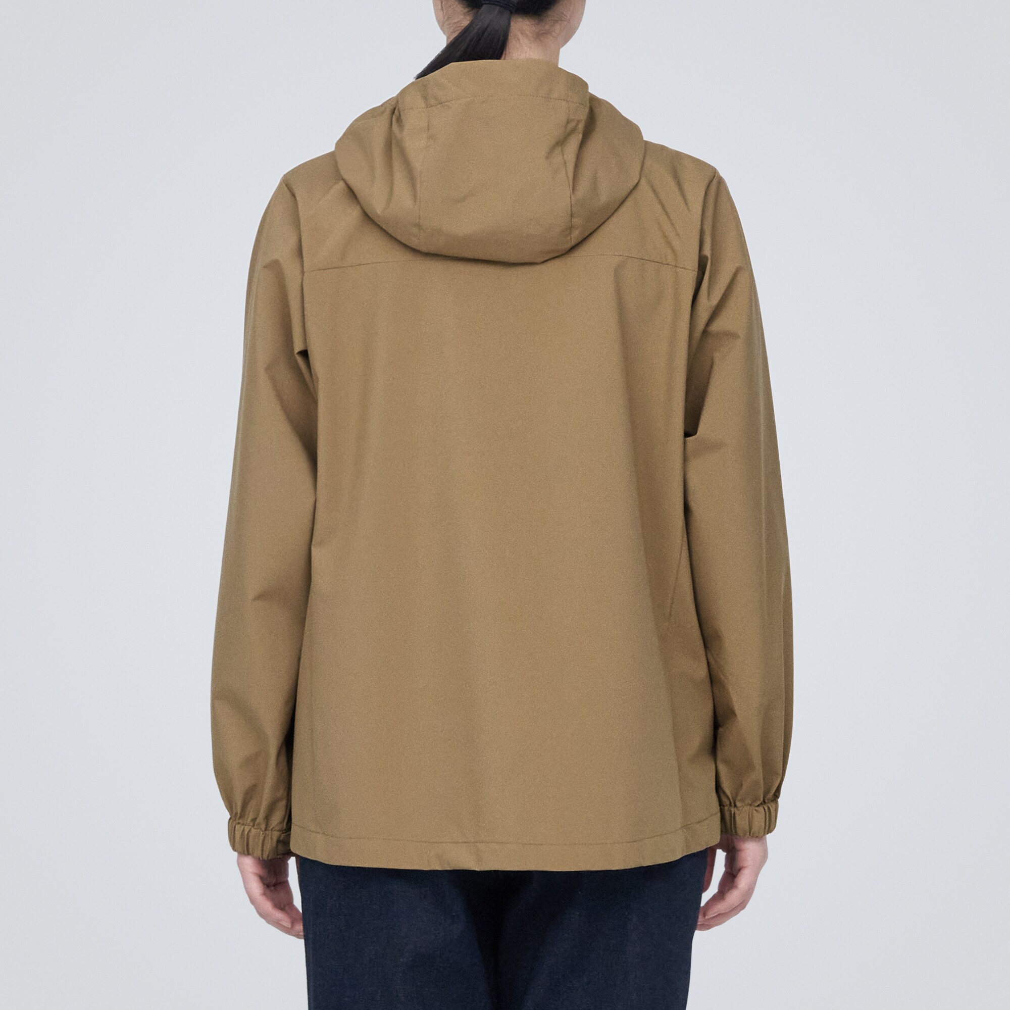 蒸れにくい　撥水フード付きジャケット