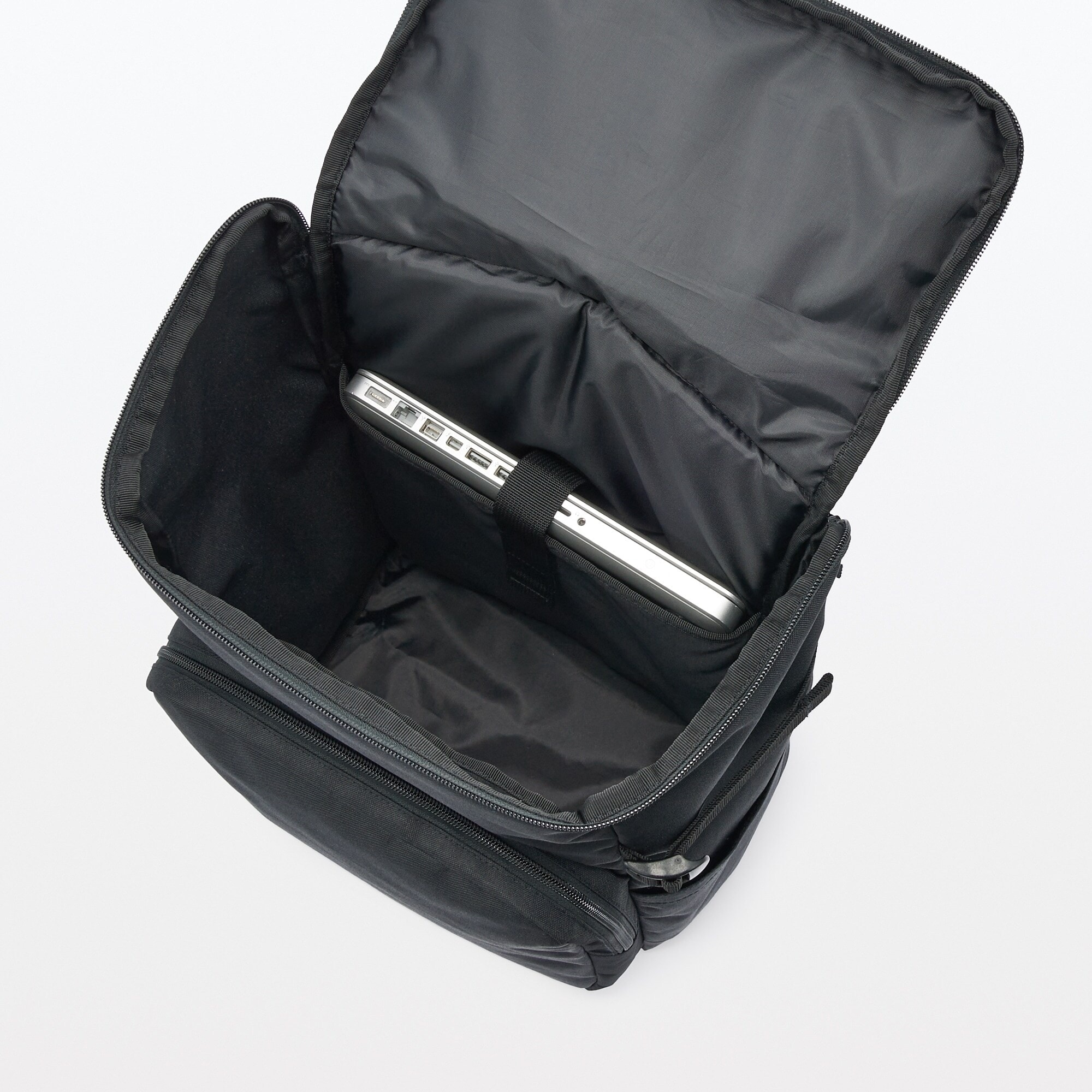 肩の負担を軽くする　撥水上から開くリュックサック