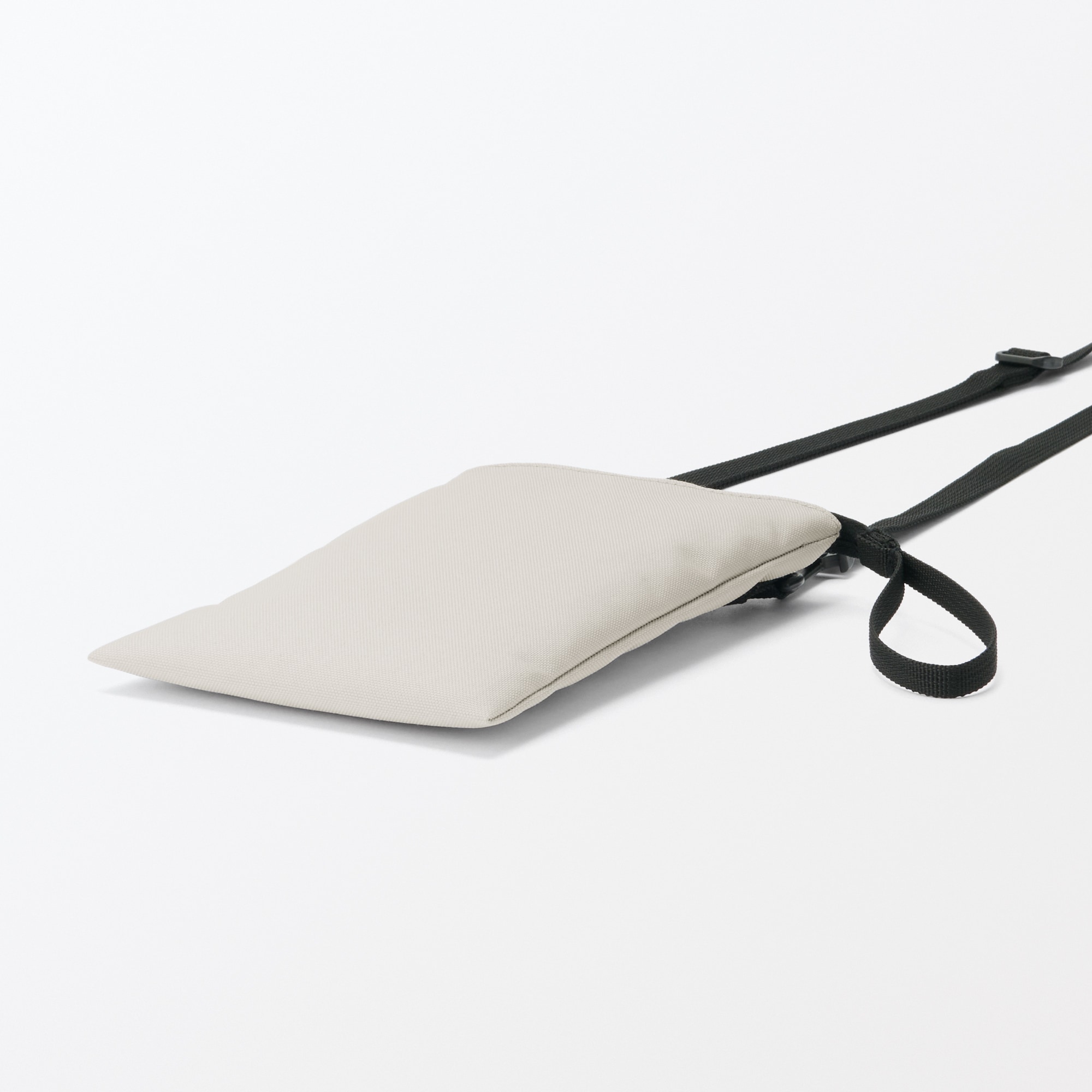 ポーチとしても使える　撥水ミニサコッシュ