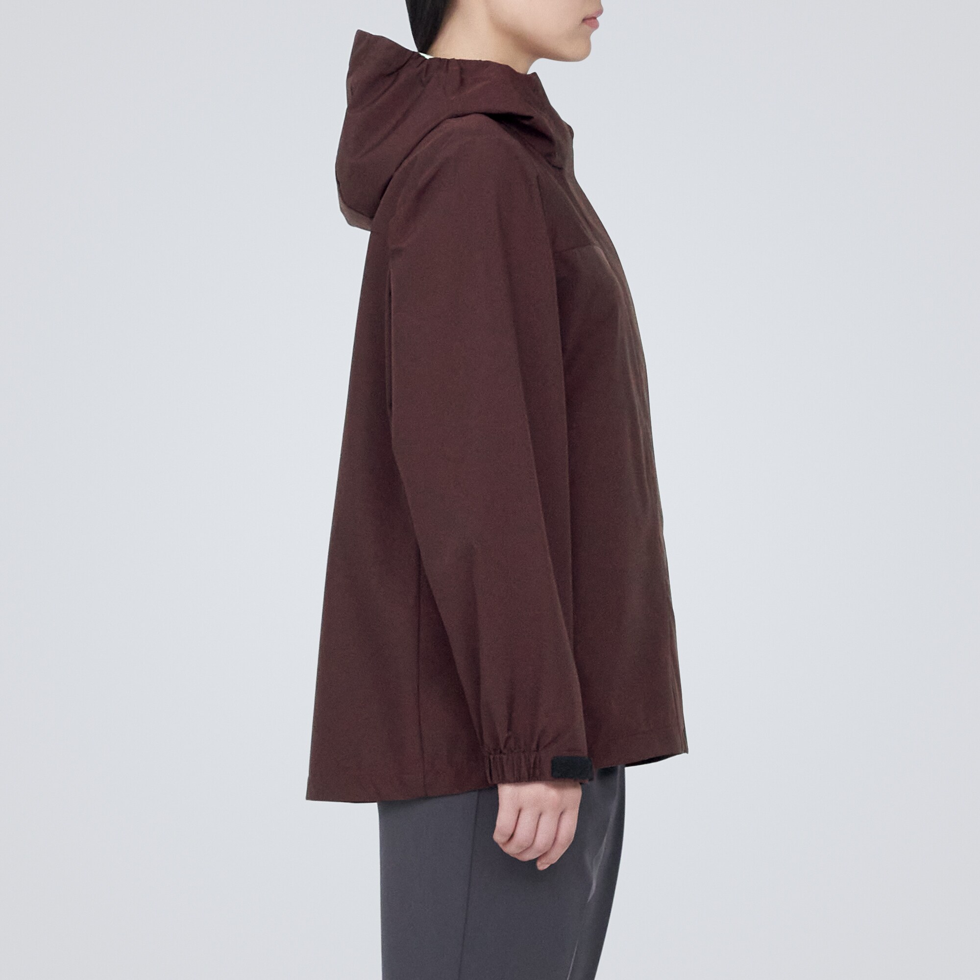 蒸れにくい　撥水フード付きジャケット