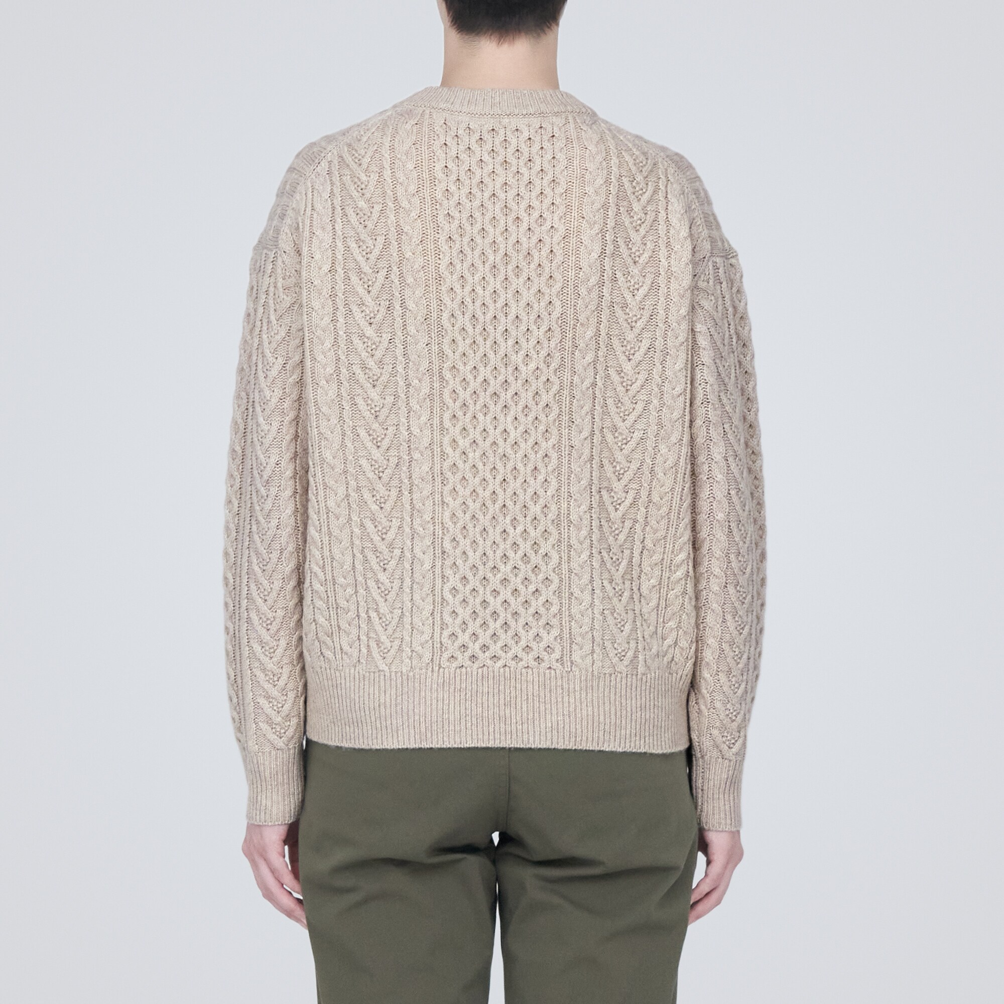 メリノウールケーブル柄クルーネックセーター