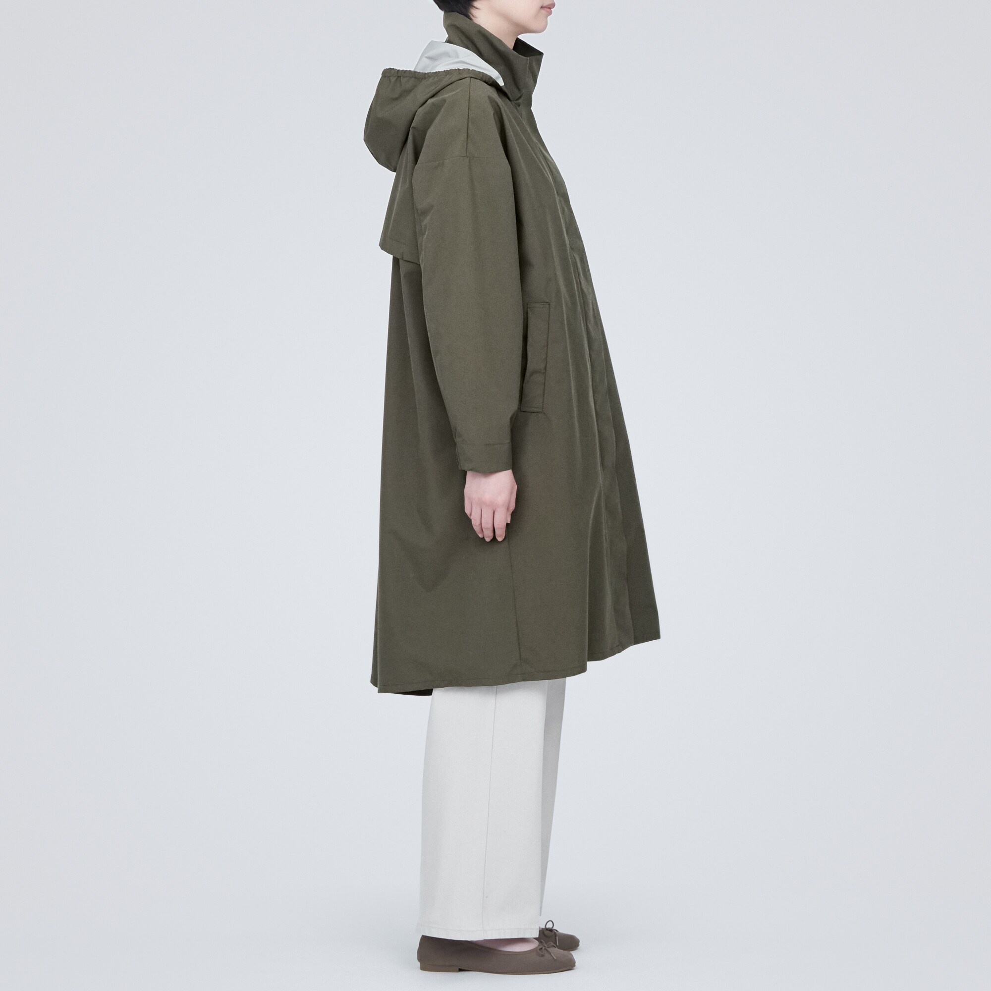 蒸れにくい　撥水フード付きロングコート