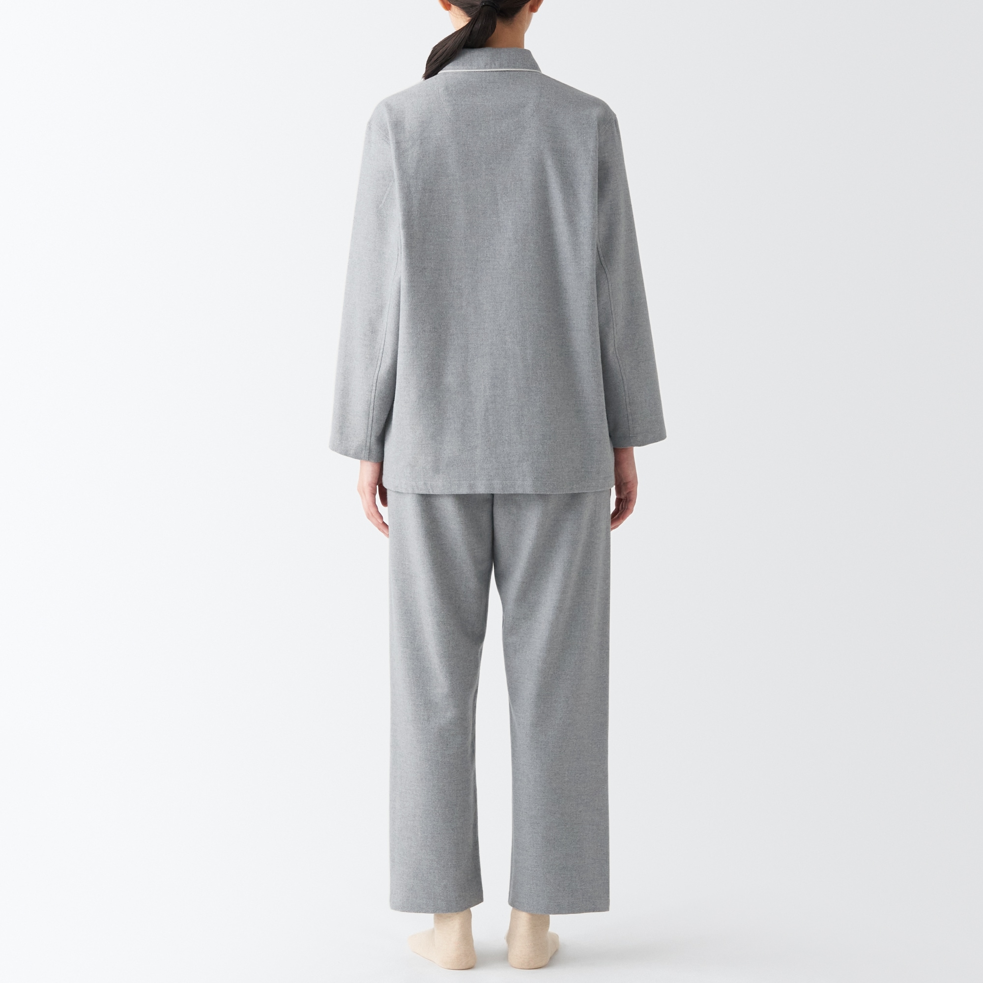 【両面起毛で温かい】脇に縫い目のない　フランネルパジャマ（旧仕様：丸襟タイプ・お尻ポケットなし）