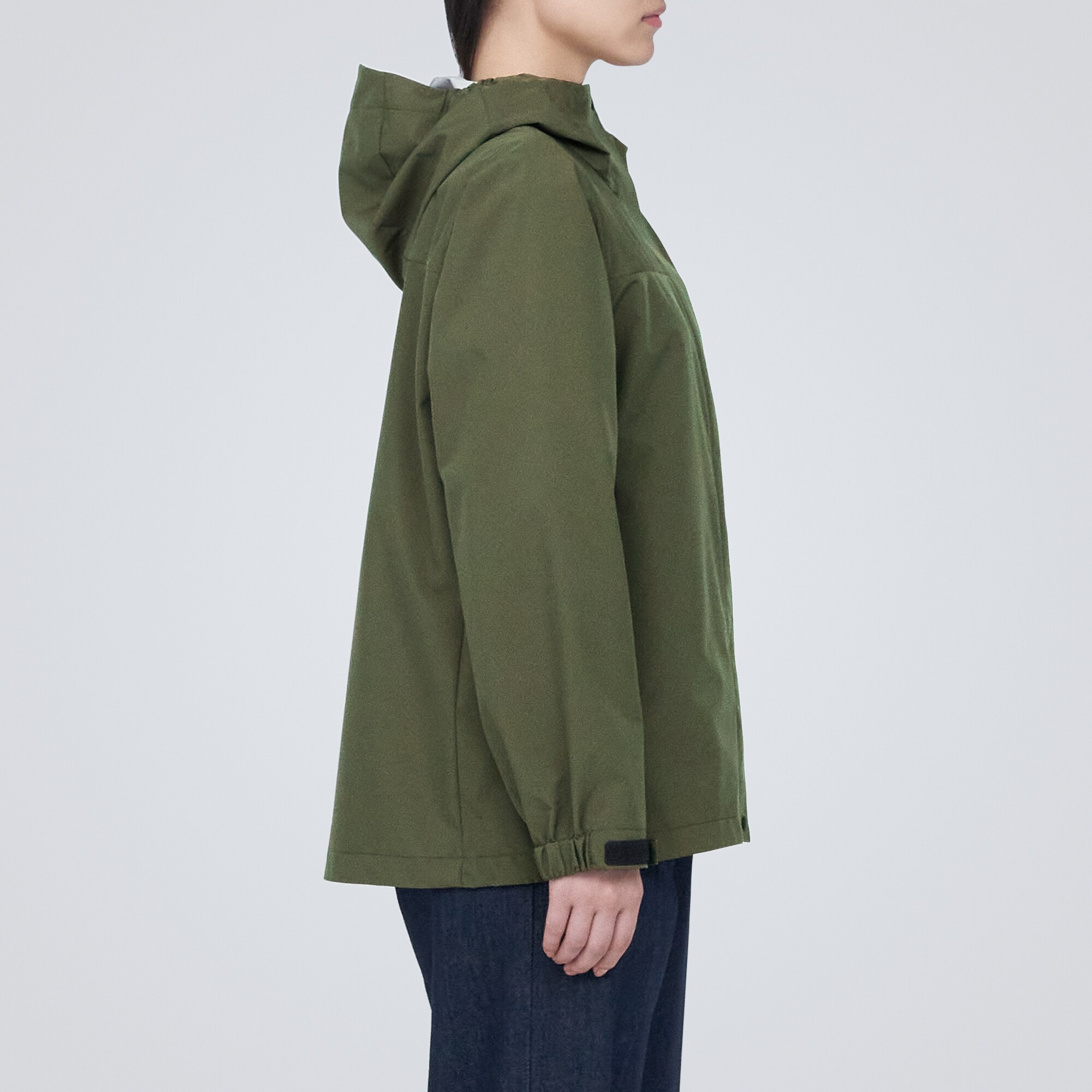 蒸れにくい　撥水フード付きジャケット