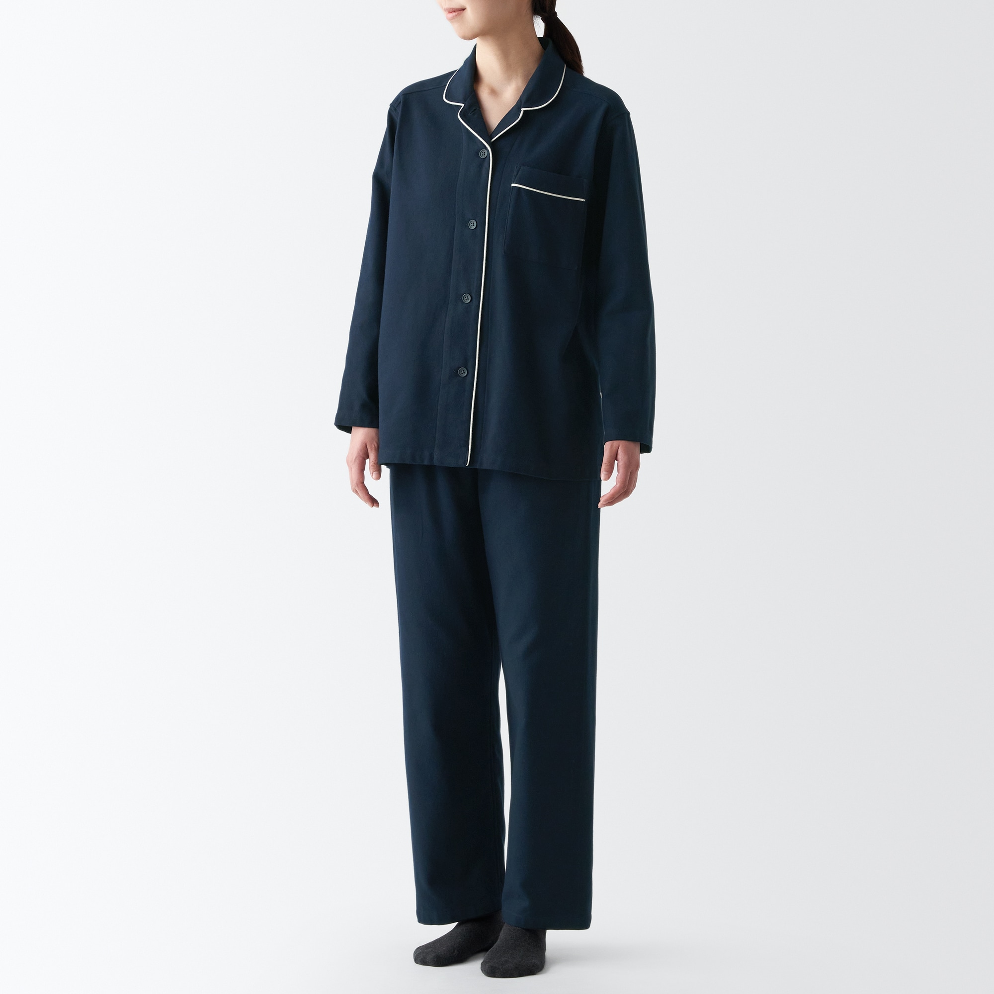 【両面起毛で温かい】脇に縫い目のない　フランネルパジャマ（新仕様：開襟・丸襟タイプ、お尻ポケットあり）