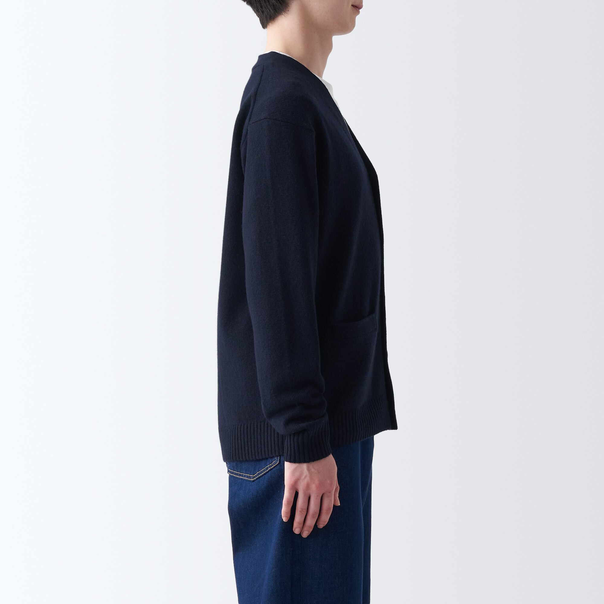 洗えるウールミドルゲージＶネックカーディガン