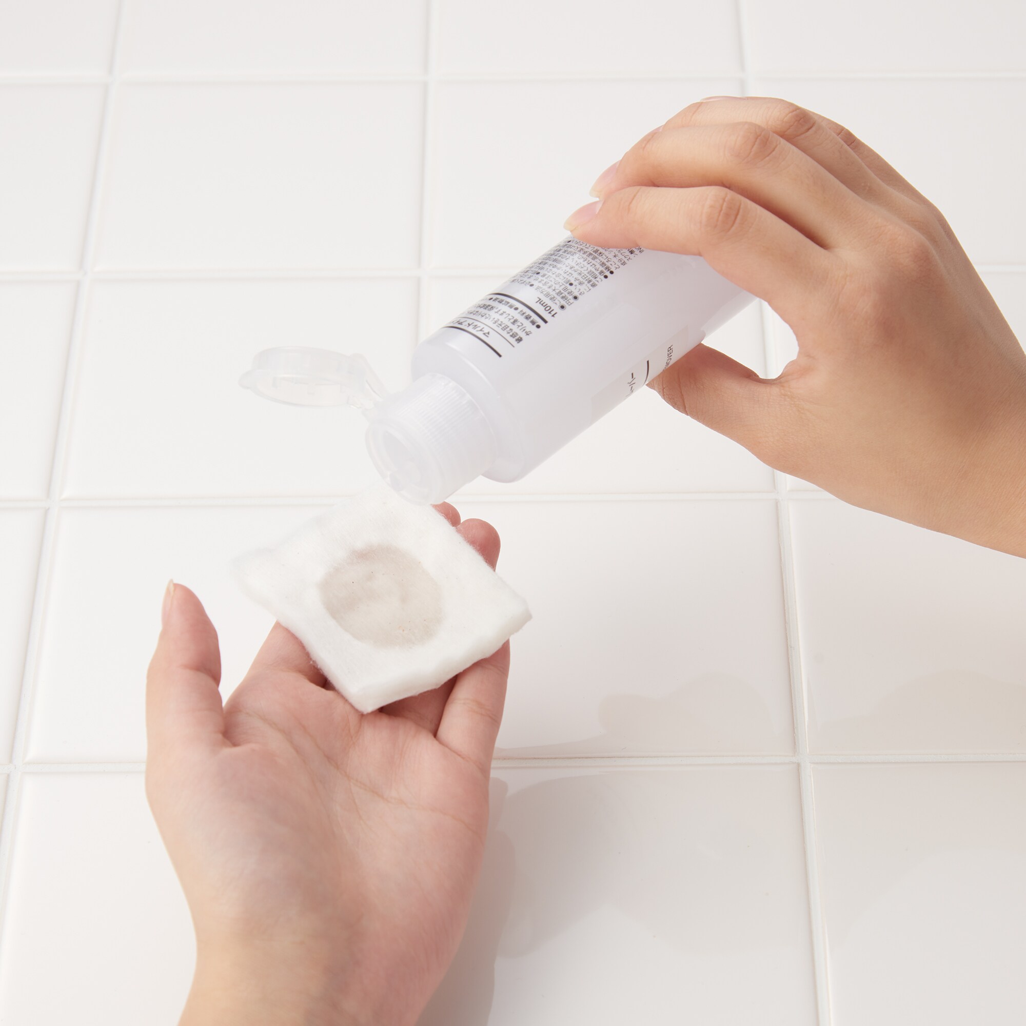 マイルドアイメイクアップリムーバー　１１０ｍｌ