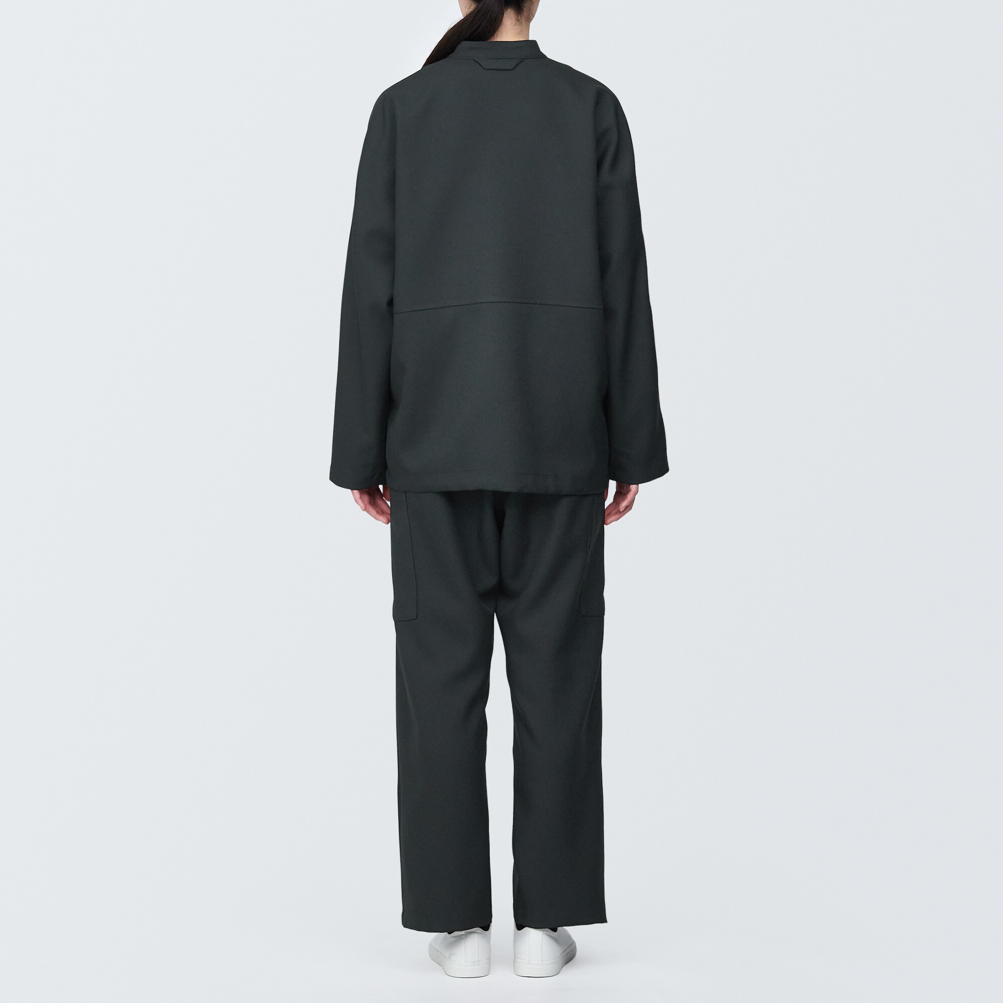 汚れが落ちやすいカーゴパンツ