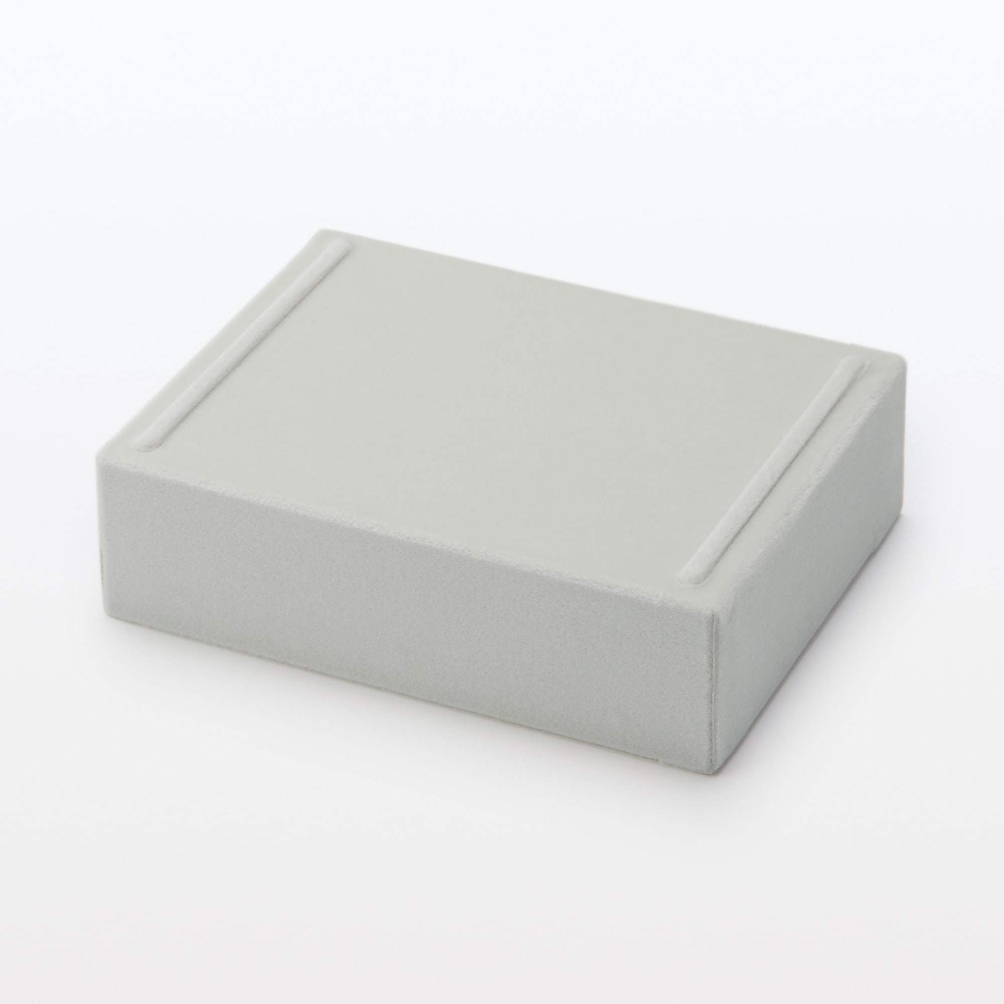 重なるベロアケース・小・時計用　約幅１５．５×奥行１２×高さ４．７ｃｍ