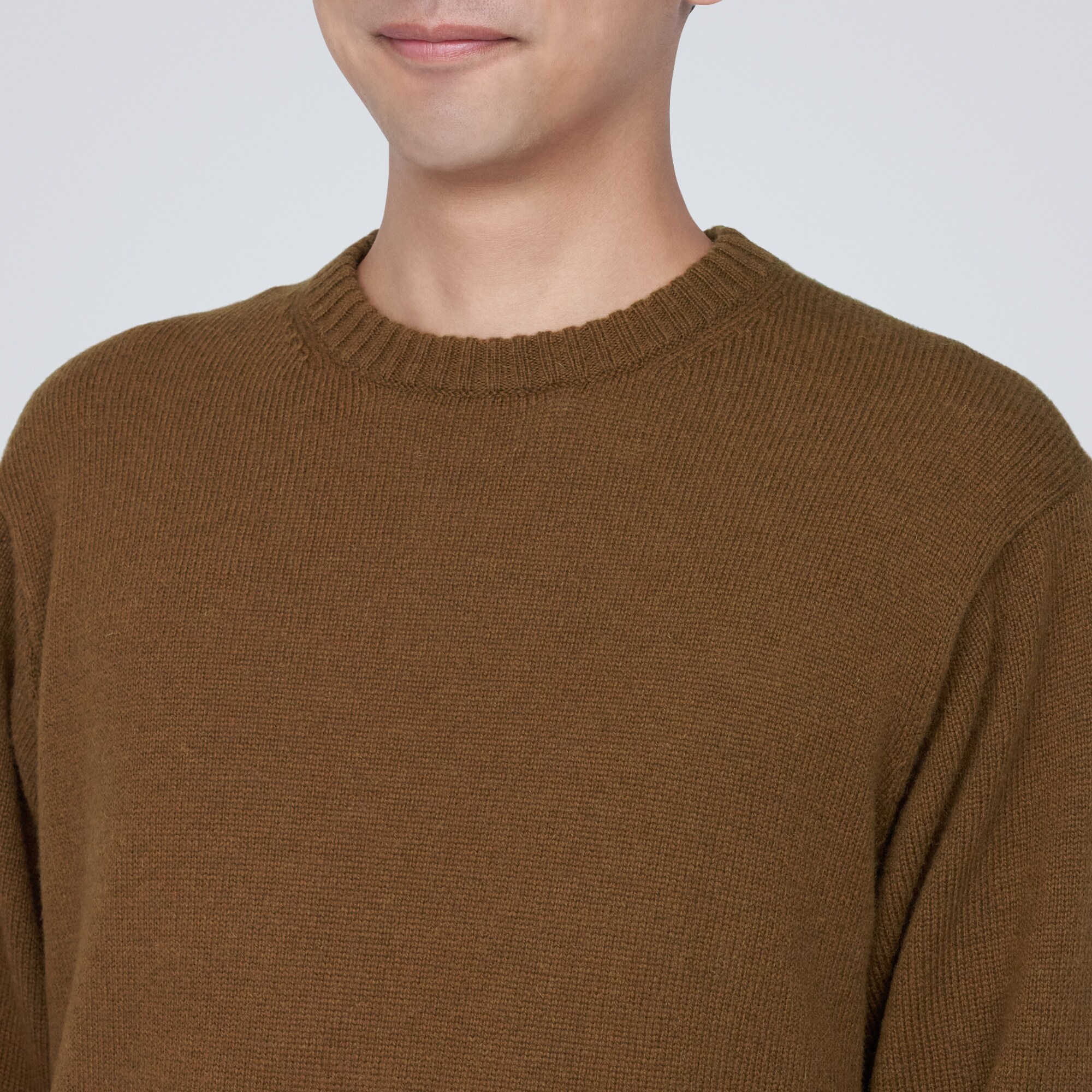 洗えるウールミドルゲージクルーネックセーター