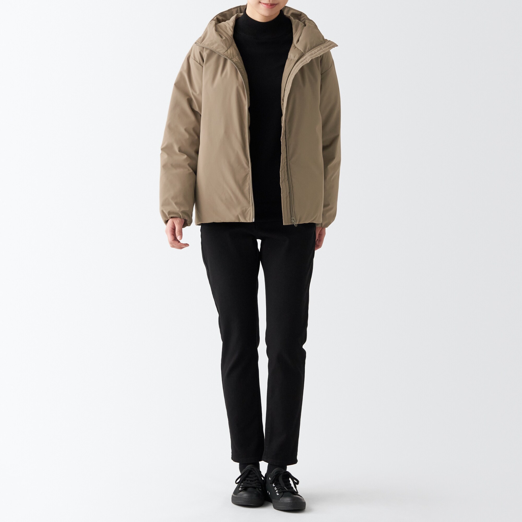 再生ポリエステル水を弾くダウンジャケット