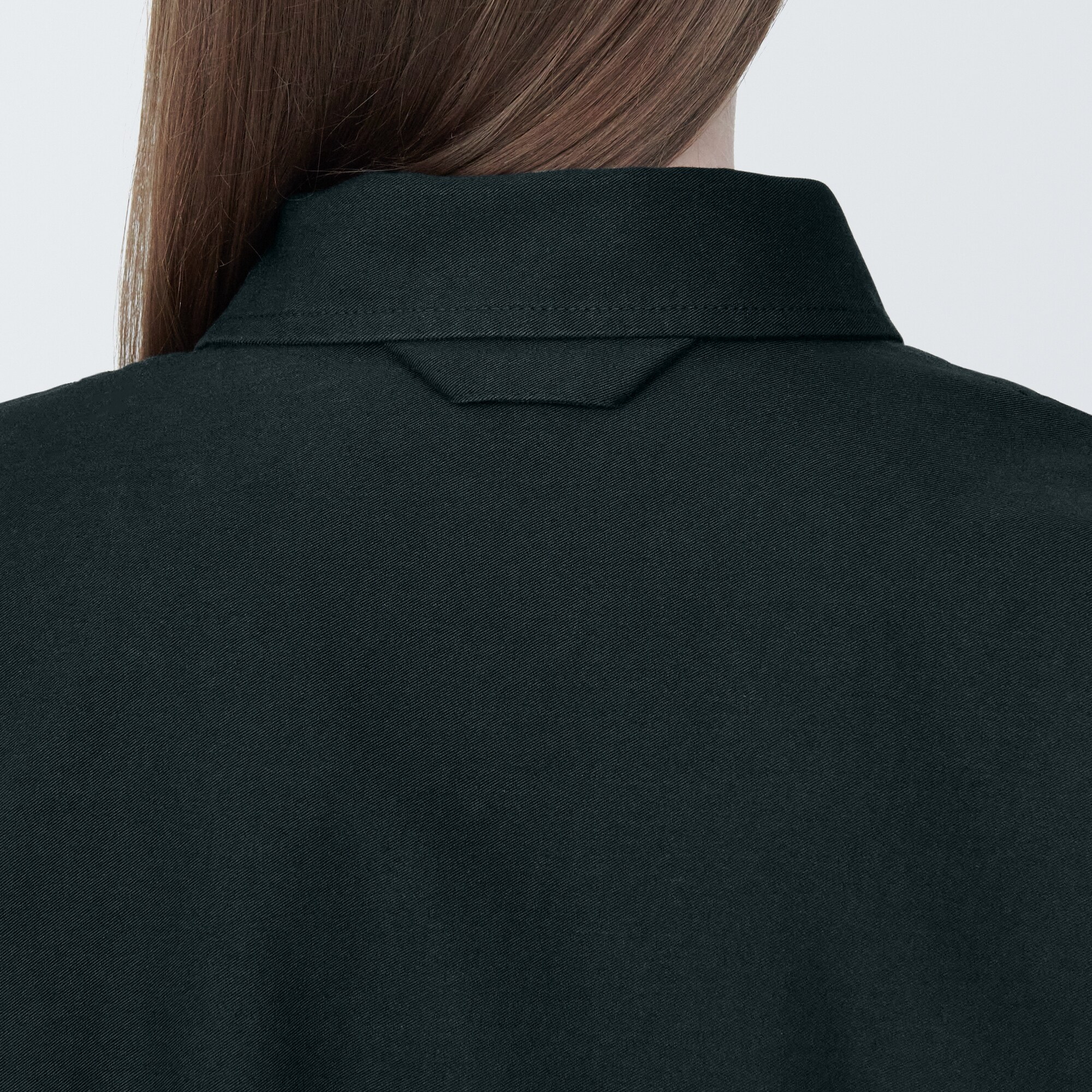 燃えにくい素材を使ったステンカラーコート