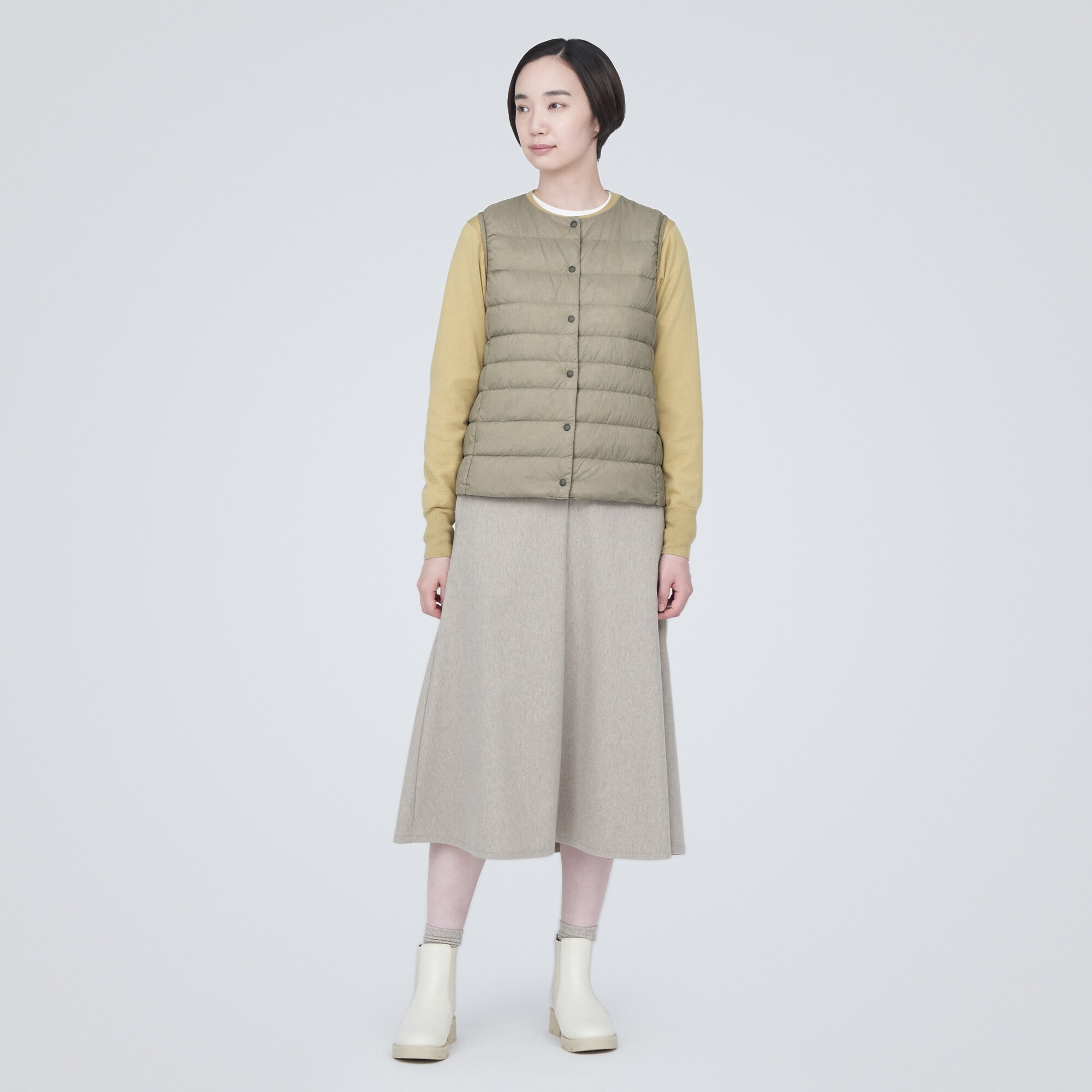 軽量ダウンノーカラーベスト（帯電防止裏地）