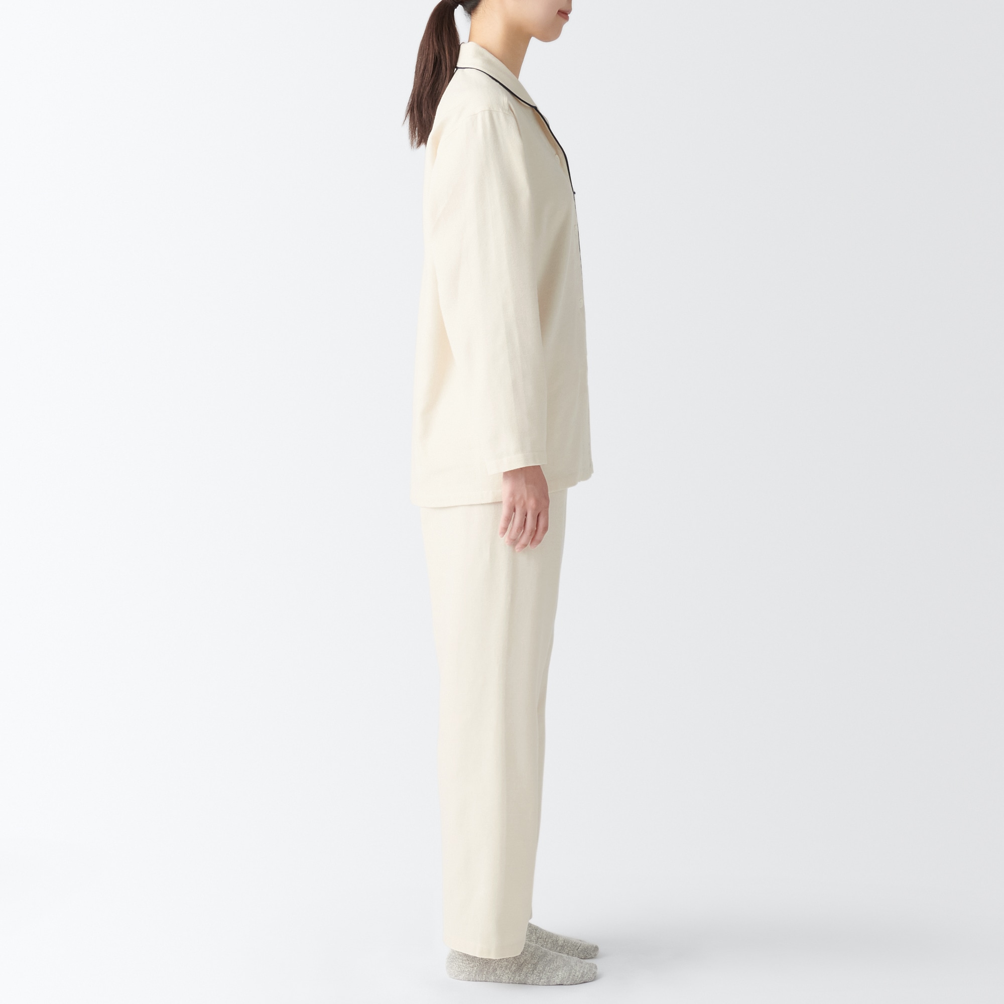 【両面起毛で温かい】脇に縫い目のない　フランネルパジャマ（新仕様：開襟・丸襟タイプ、お尻ポケットあり）