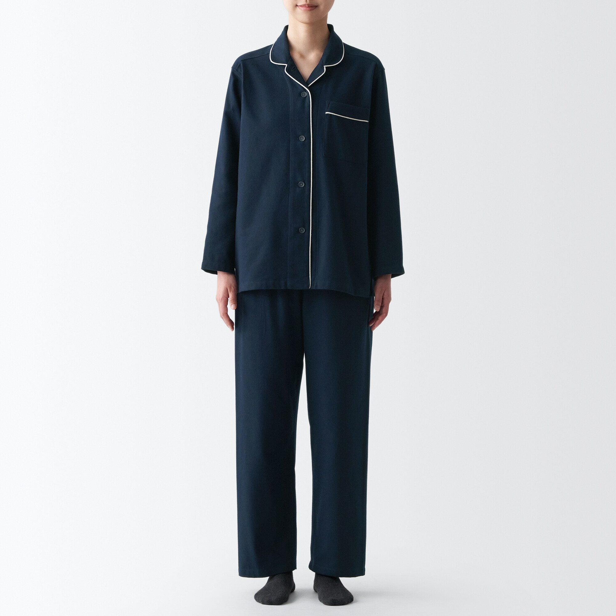 【両面起毛で温かい】脇に縫い目のない　フランネルパジャマ（新仕様：開襟・丸襟タイプ、お尻ポケットあり）
