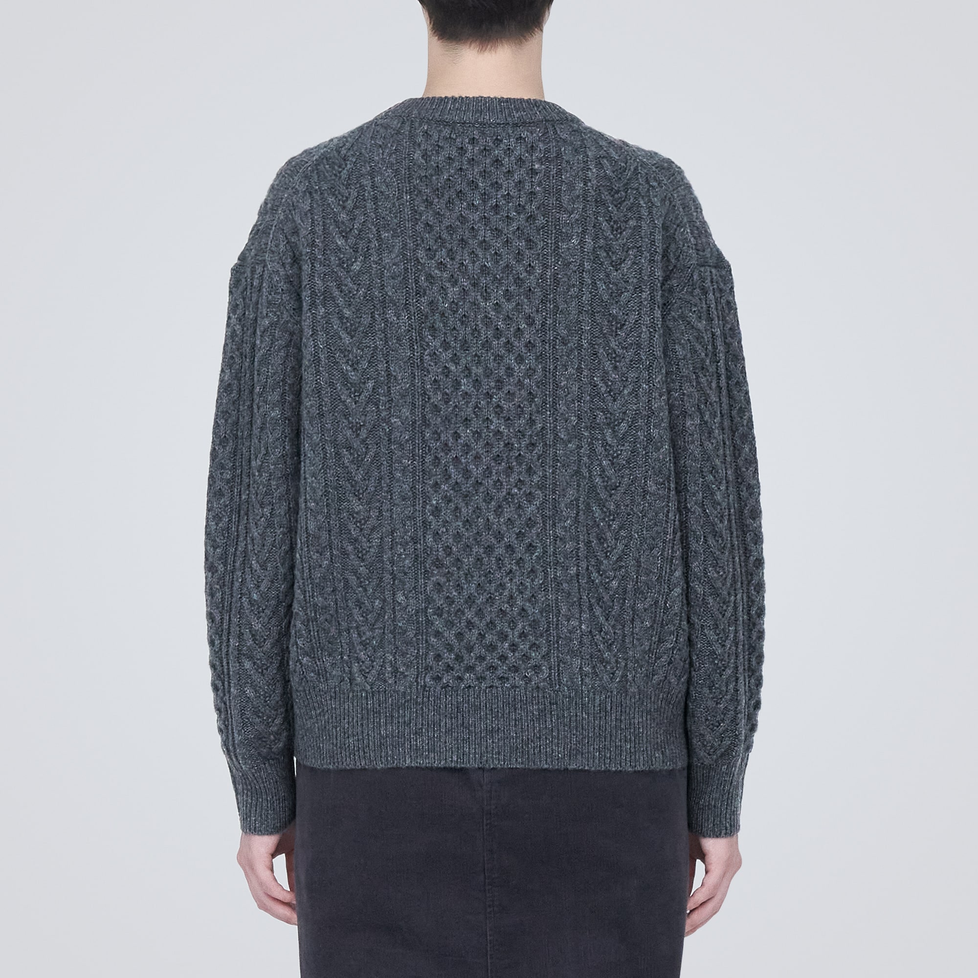 メリノウールケーブル柄クルーネックセーター
